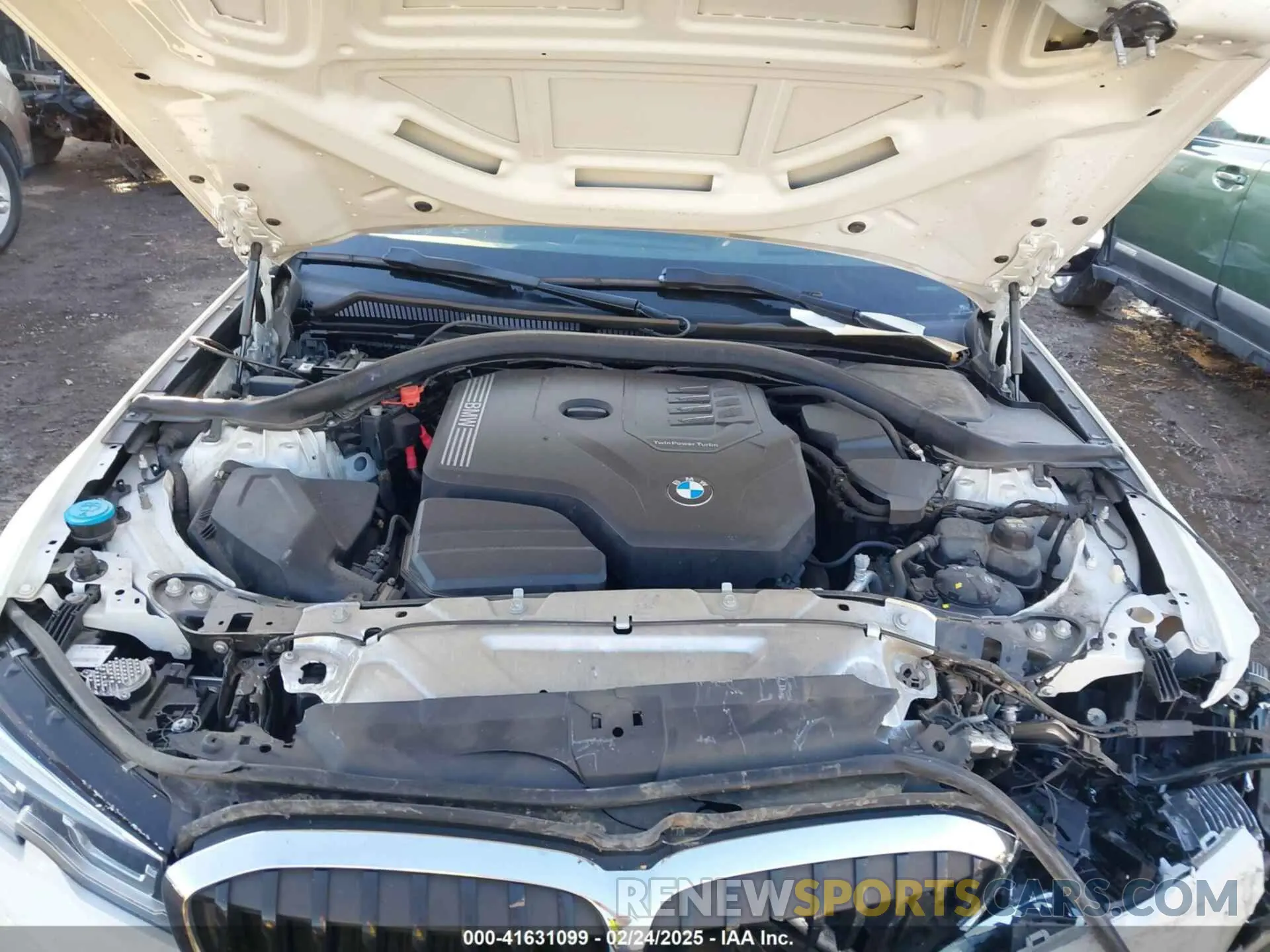10 Photograph of a damaged car 3MW5R1J04M8B97067 BMW 330I 2021