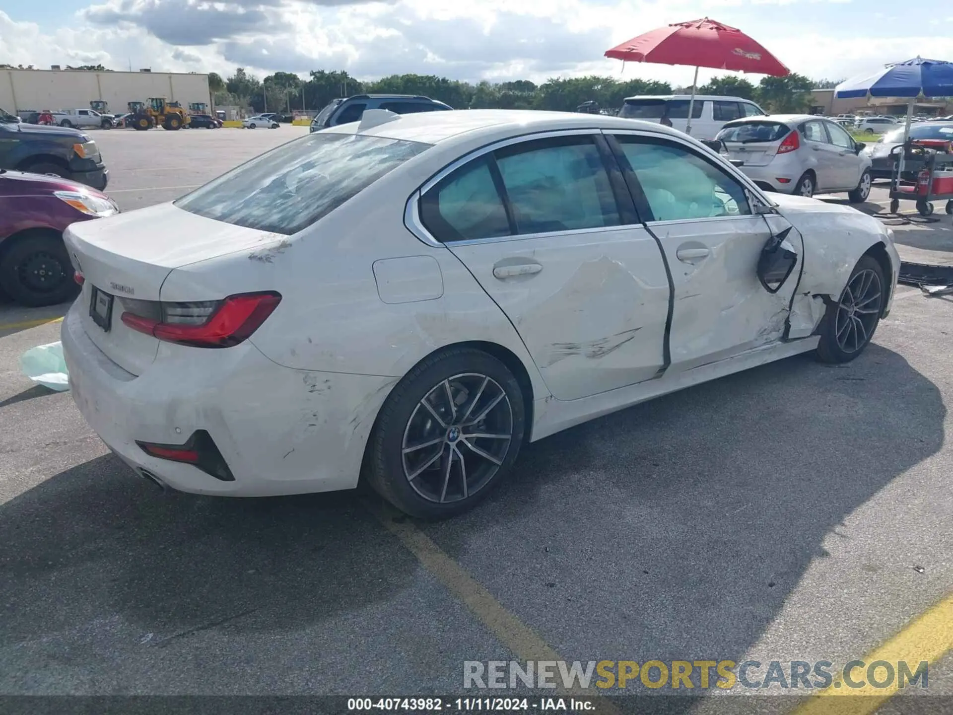 4 Photograph of a damaged car 3MW5R1J05M8B47696 BMW 330I 2021