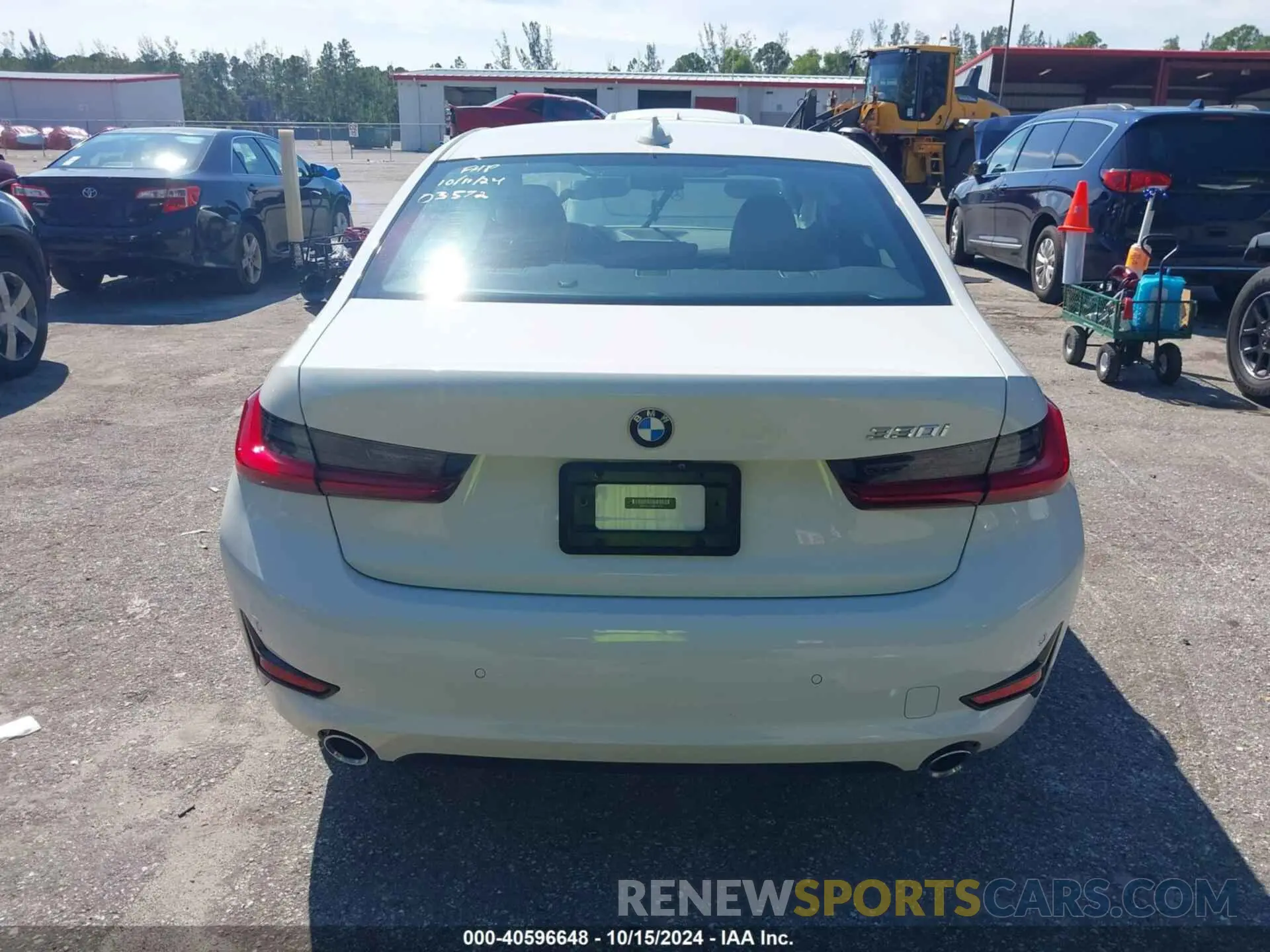 16 Photograph of a damaged car 3MW5R1J05M8C03572 BMW 330I 2021