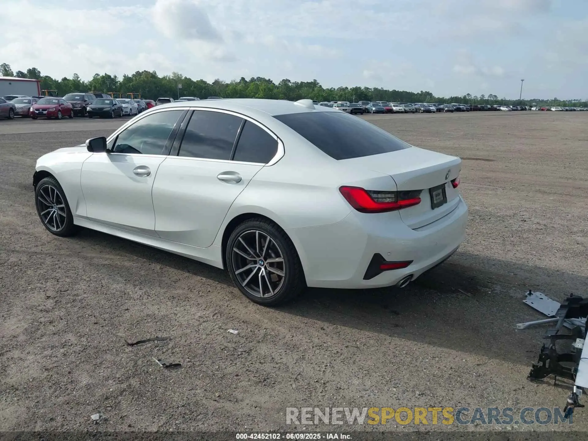 3 Photograph of a damaged car 3MW5R1J06M8B53040 BMW 330I 2021