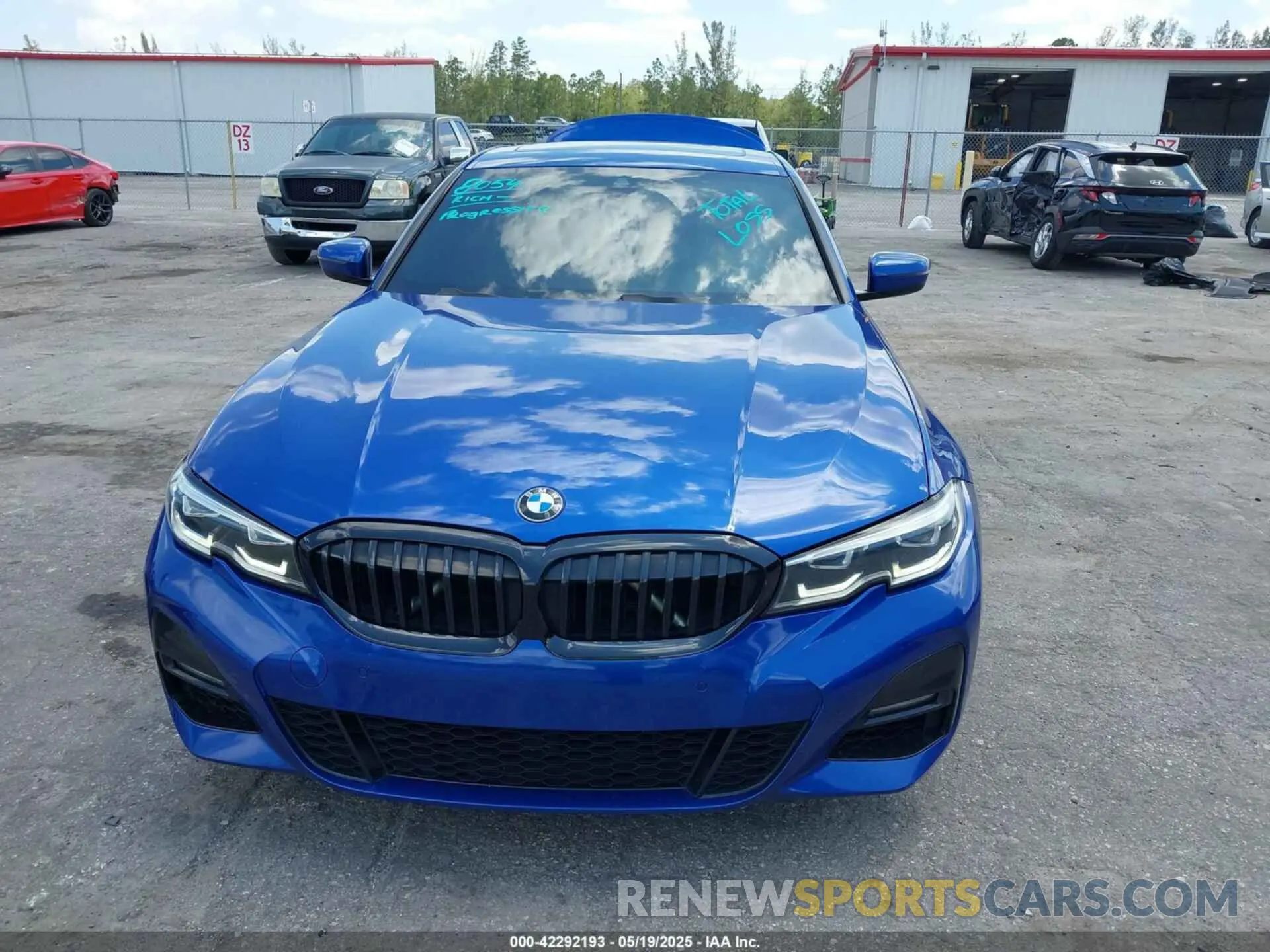 12 Фотография поврежденного автомобиля 3MW5R1J0XM8B54157 BMW 330I 2021