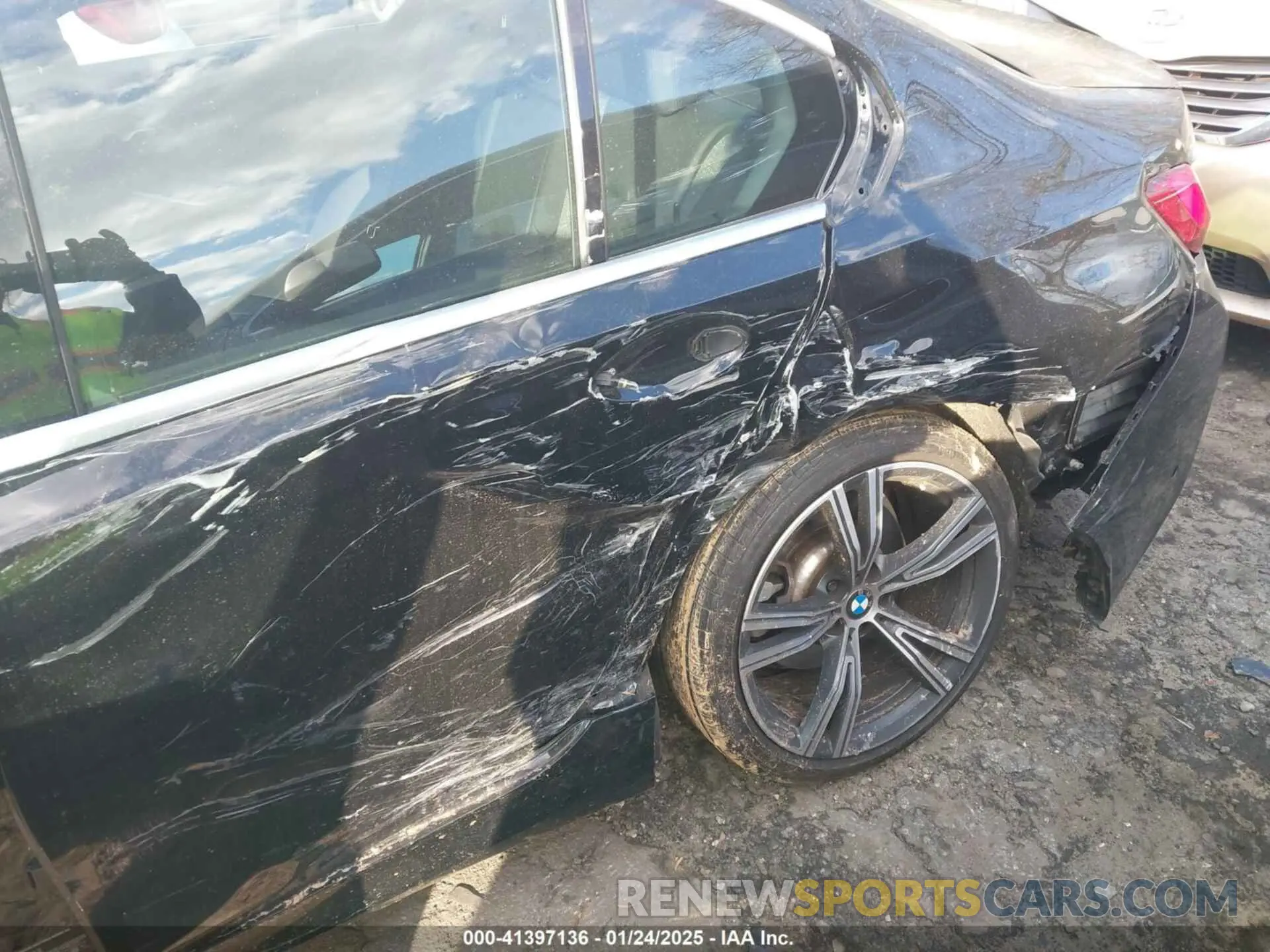 6 Photograph of a damaged car 3MW5R7J04M8B97394 BMW 330I 2021