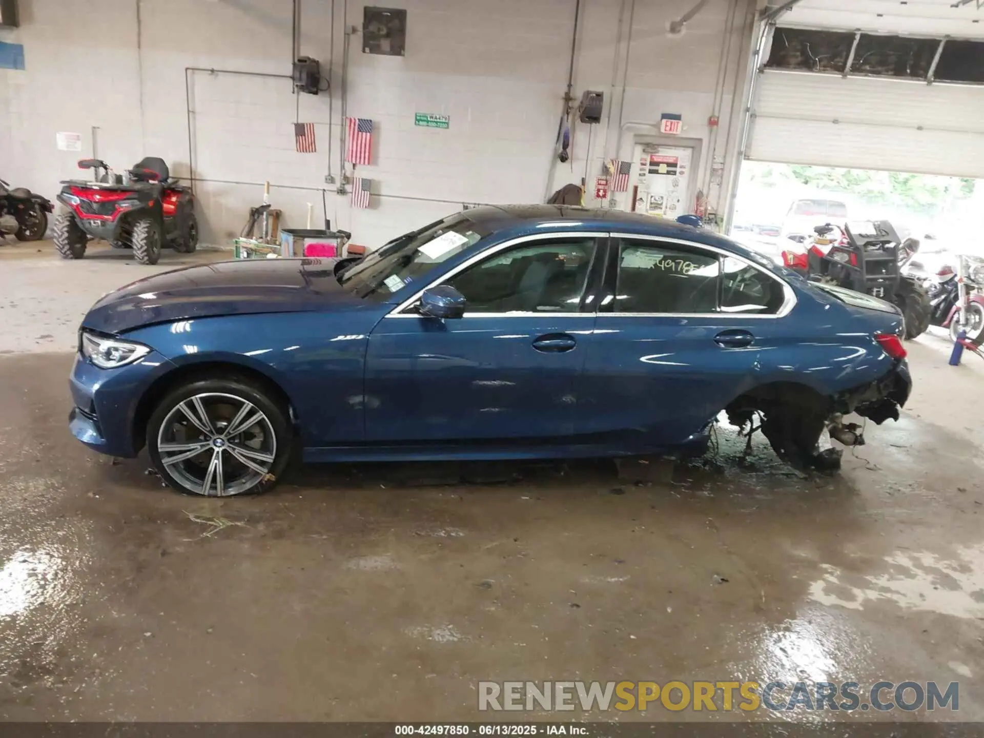 14 Фотография поврежденного автомобиля 3MW5R7J06M8B71931 BMW 330I 2021