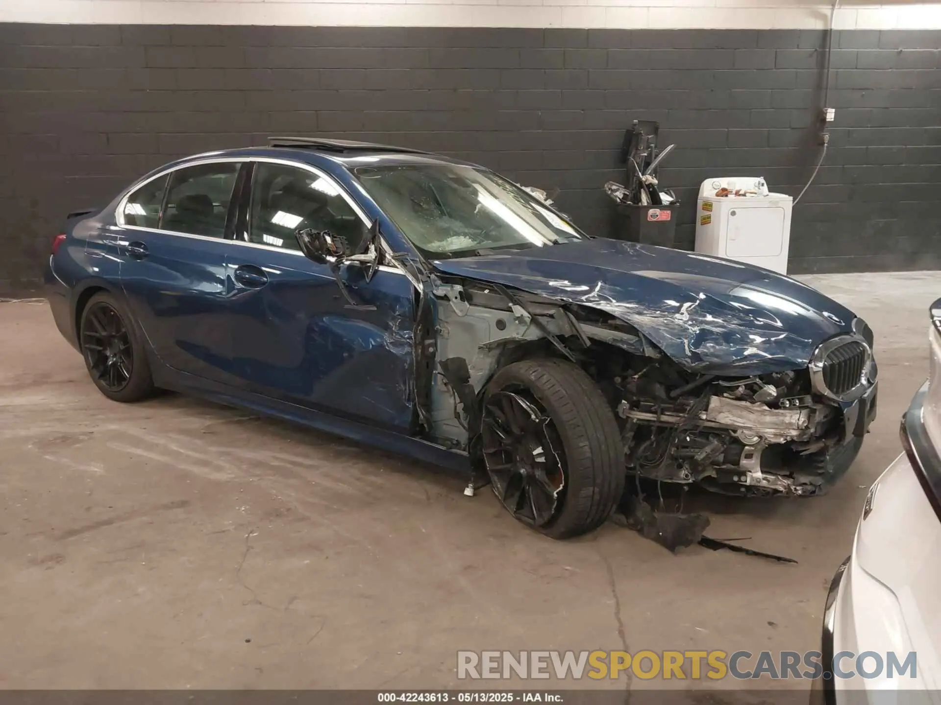 1 Фотография поврежденного автомобиля 3MW5R7J09M8B53858 BMW 330I 2021