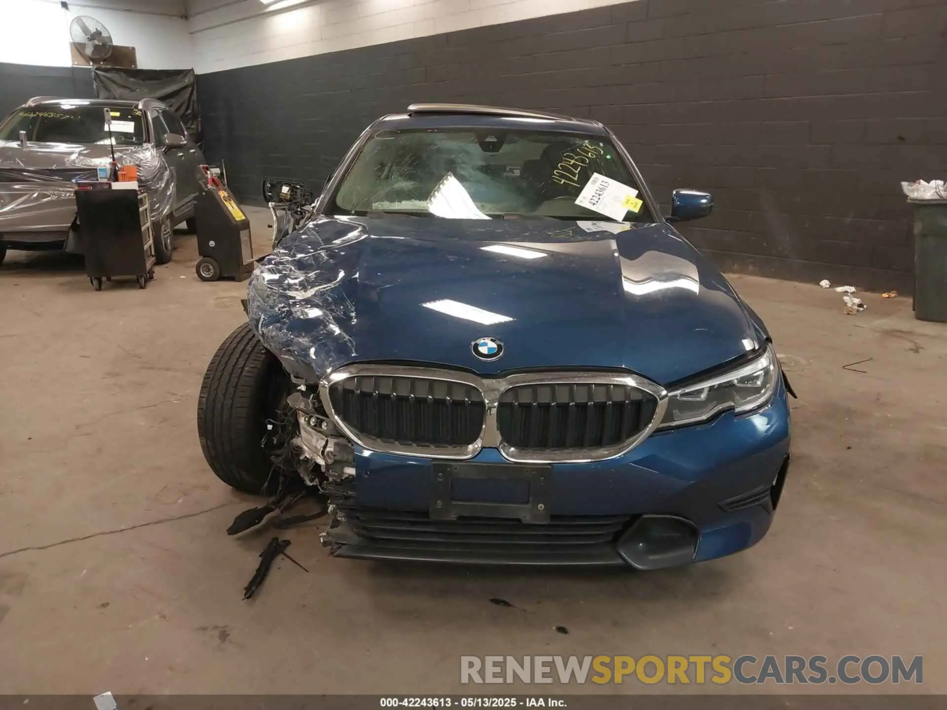 12 Фотография поврежденного автомобиля 3MW5R7J09M8B53858 BMW 330I 2021