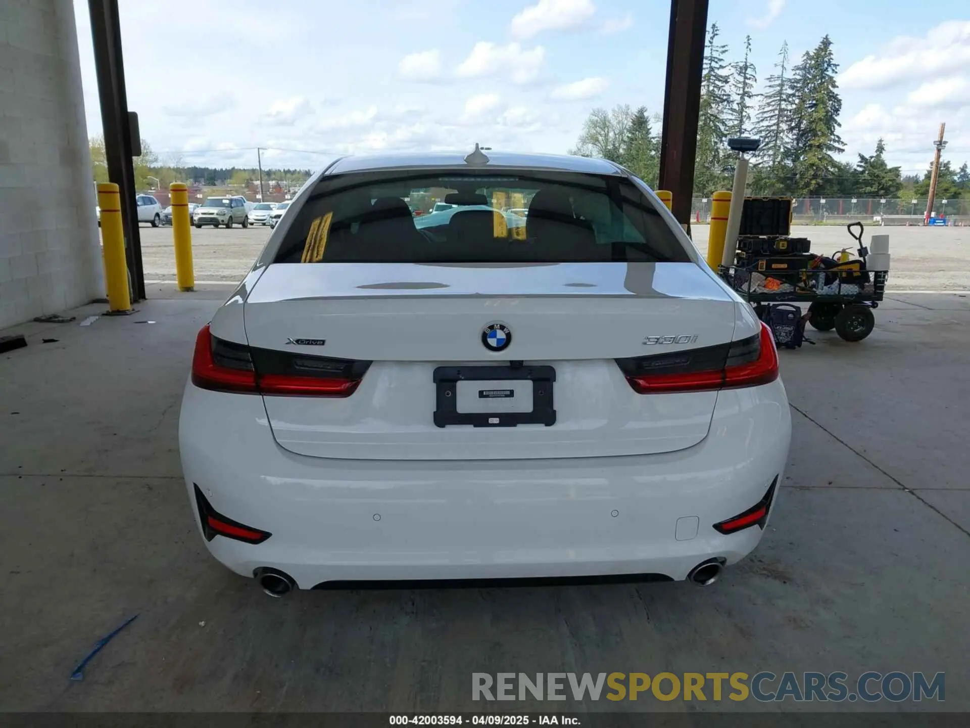 16 Photograph of a damaged car WBA5R7C01MFL54366 BMW 330I 2021
