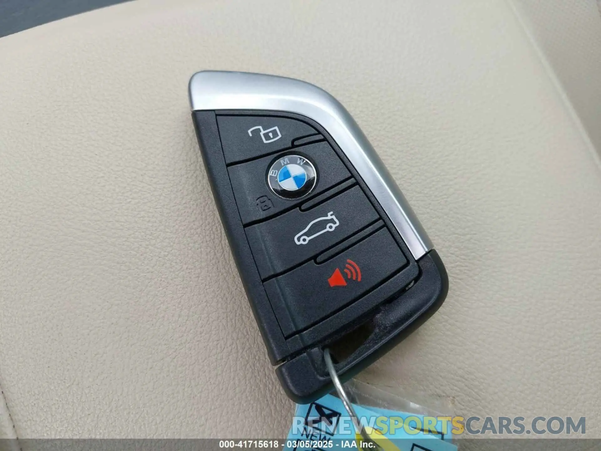 11 Photograph of a damaged car 3MW5R1J06N8C46898 BMW 330I 2022