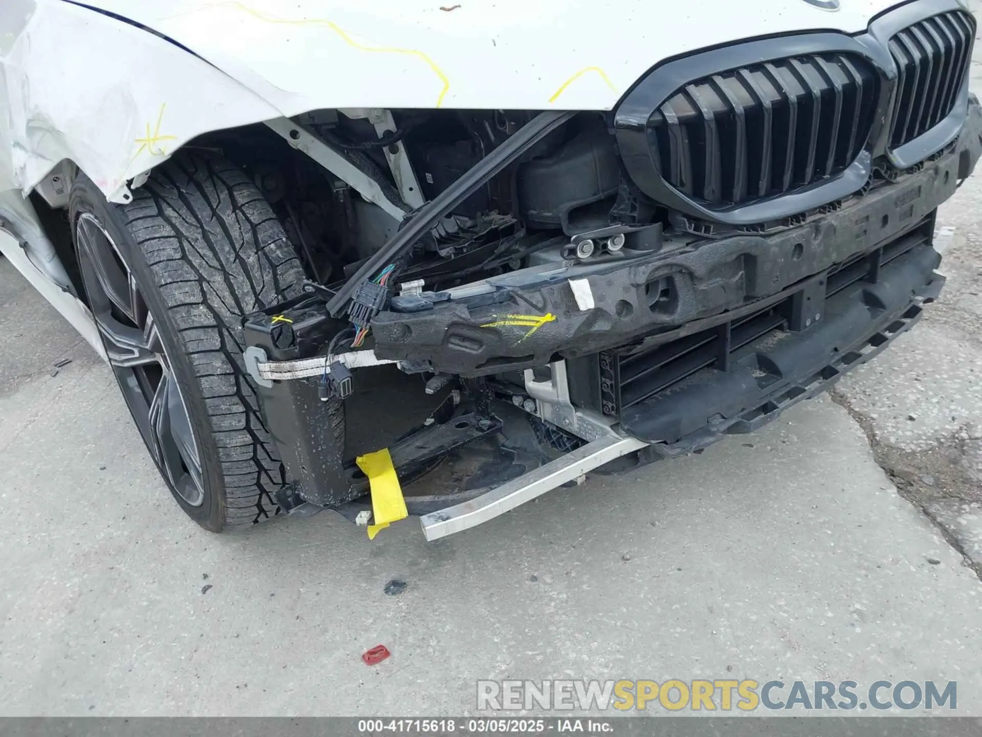 17 Photograph of a damaged car 3MW5R1J06N8C46898 BMW 330I 2022