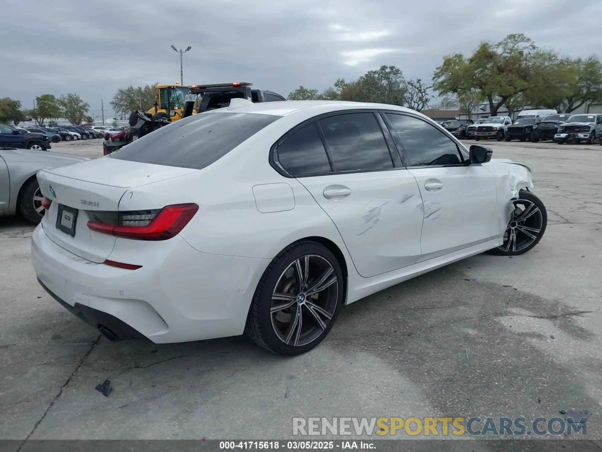 4 Photograph of a damaged car 3MW5R1J06N8C46898 BMW 330I 2022