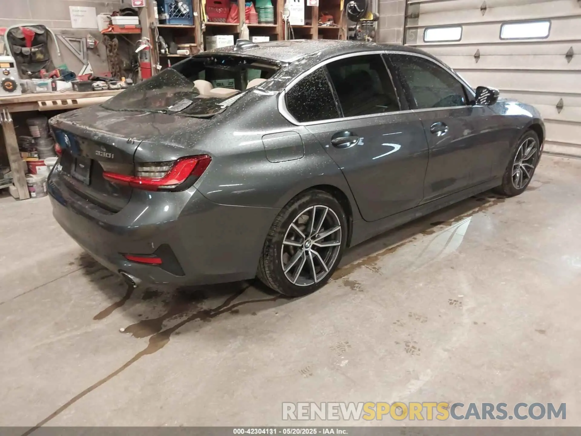 4 Photograph of a damaged car 3MW5R7J02N8C33181 BMW 330I 2022