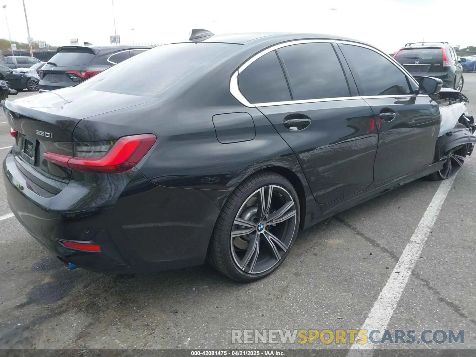 4 Photograph of a damaged car 3MW5R7J03N8C26594 BMW 330I 2022