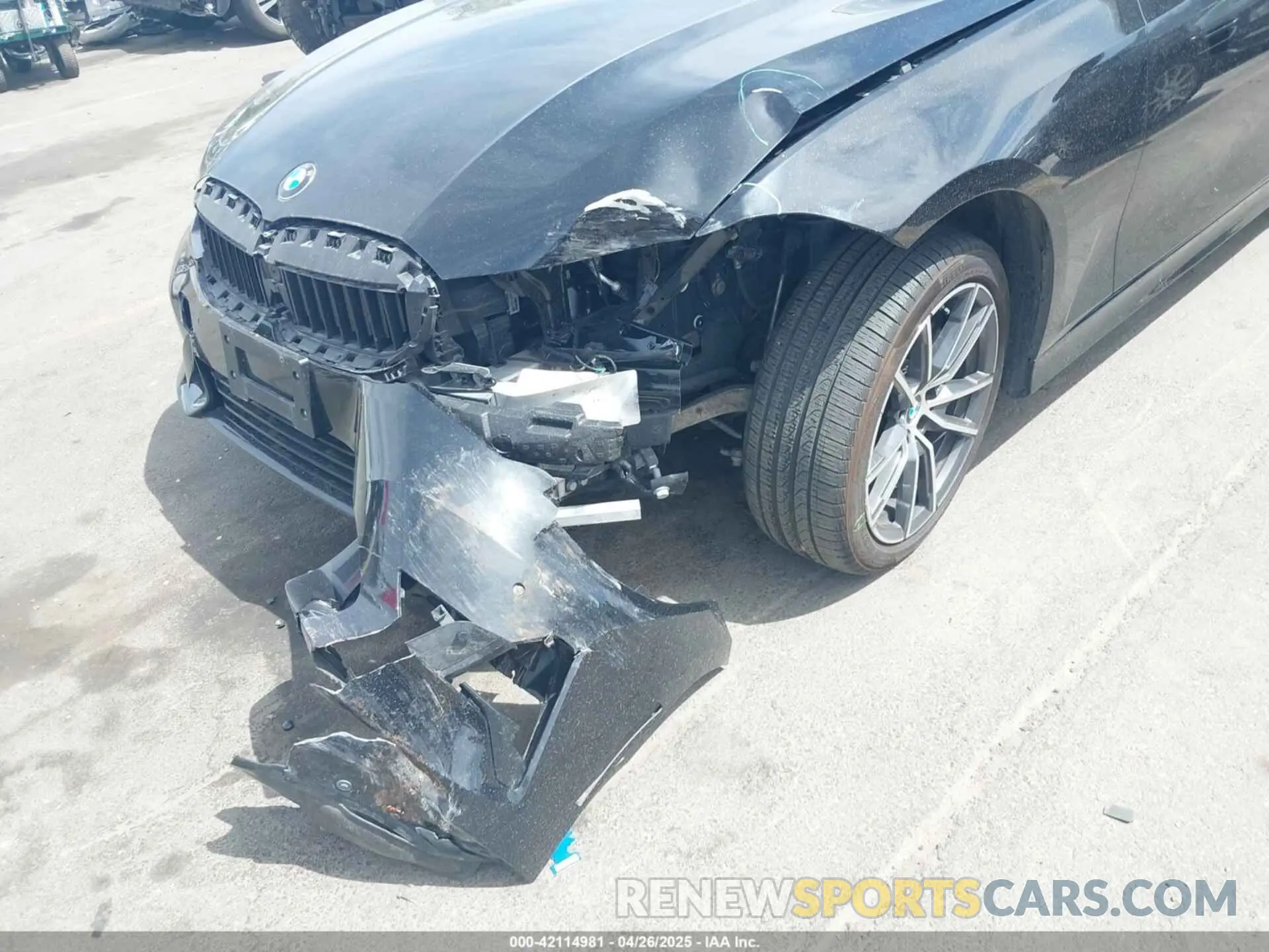 6 Photograph of a damaged car 3MW5R7J05N8C70113 BMW 330I 2022