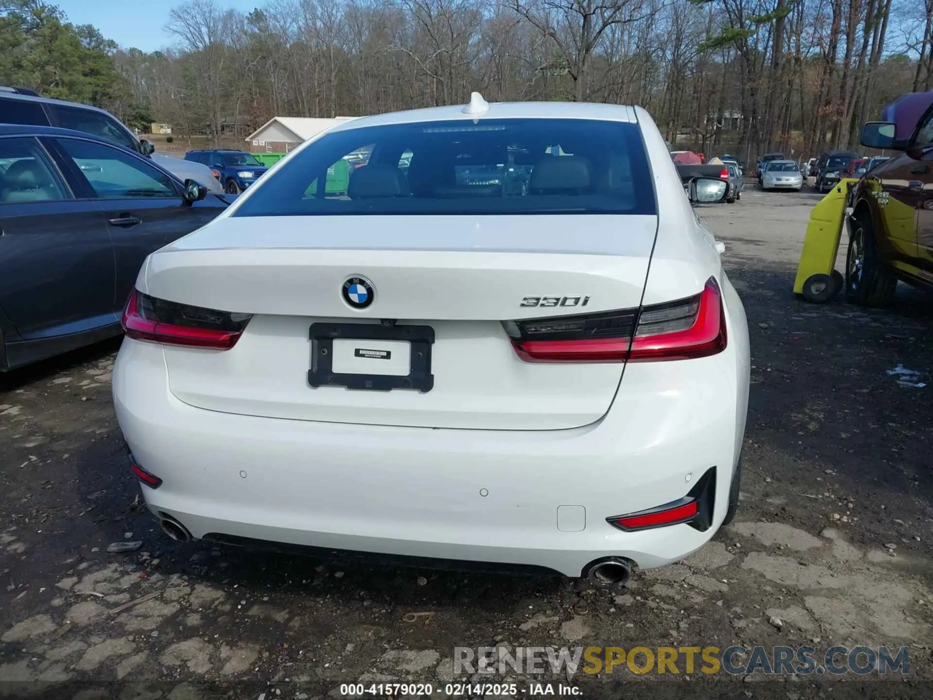 16 Photograph of a damaged car WBA5R1C01NFM20381 BMW 330I 2022