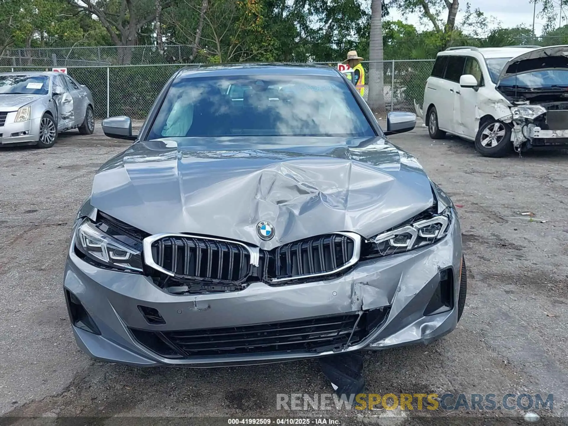 12 Фотография поврежденного автомобиля 3MW69FF00P8D61512 BMW 330I 2023