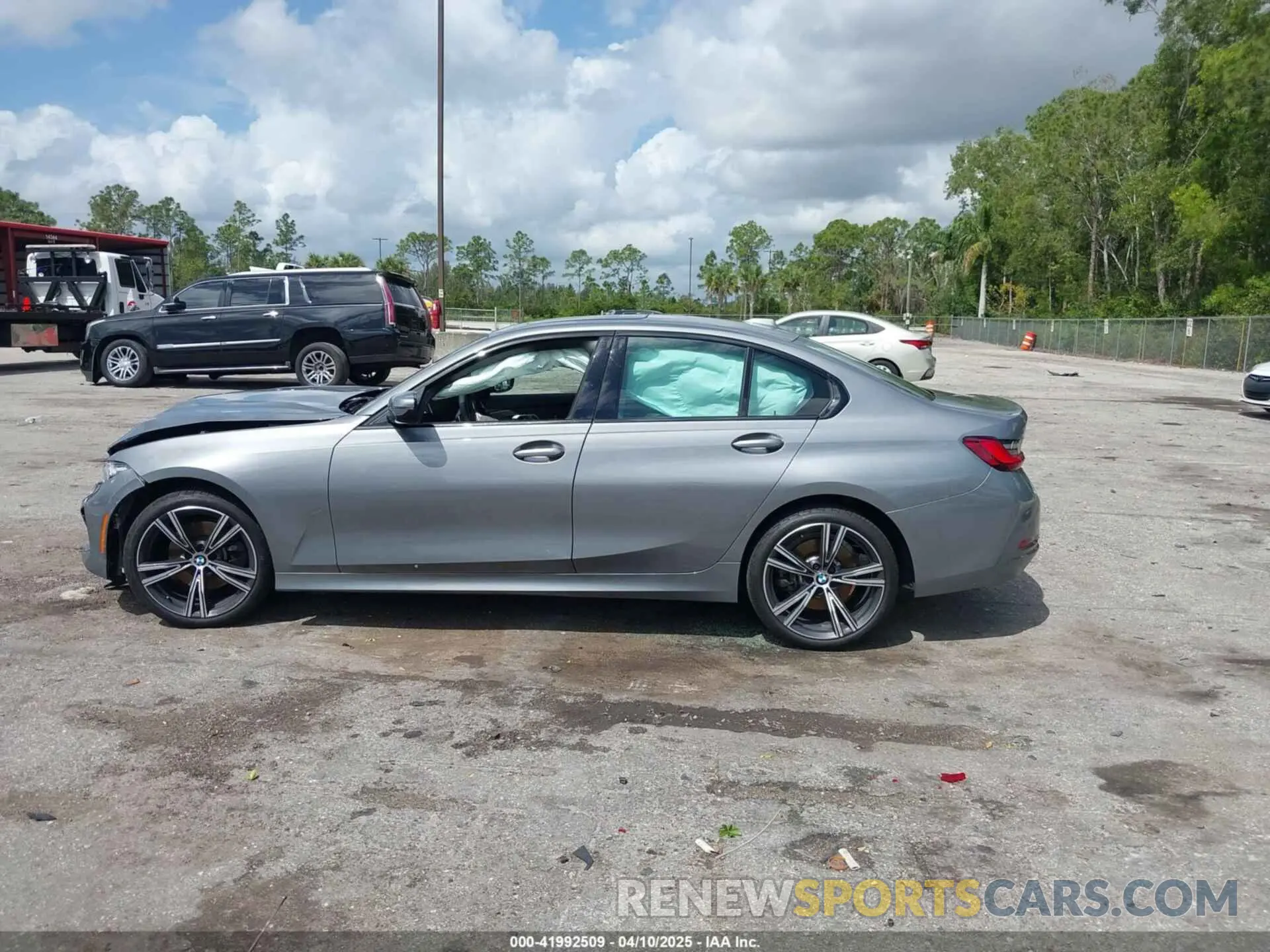 14 Фотография поврежденного автомобиля 3MW69FF00P8D61512 BMW 330I 2023