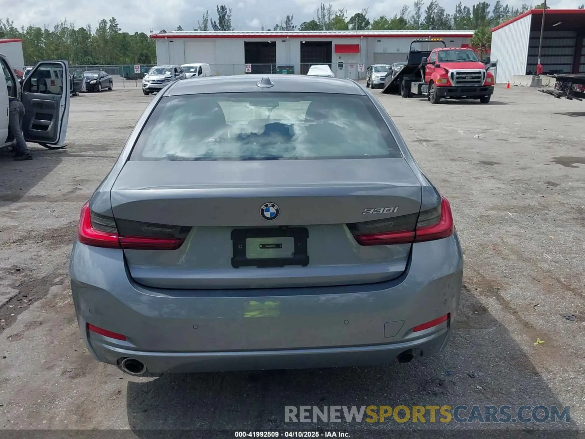 16 Фотография поврежденного автомобиля 3MW69FF00P8D61512 BMW 330I 2023
