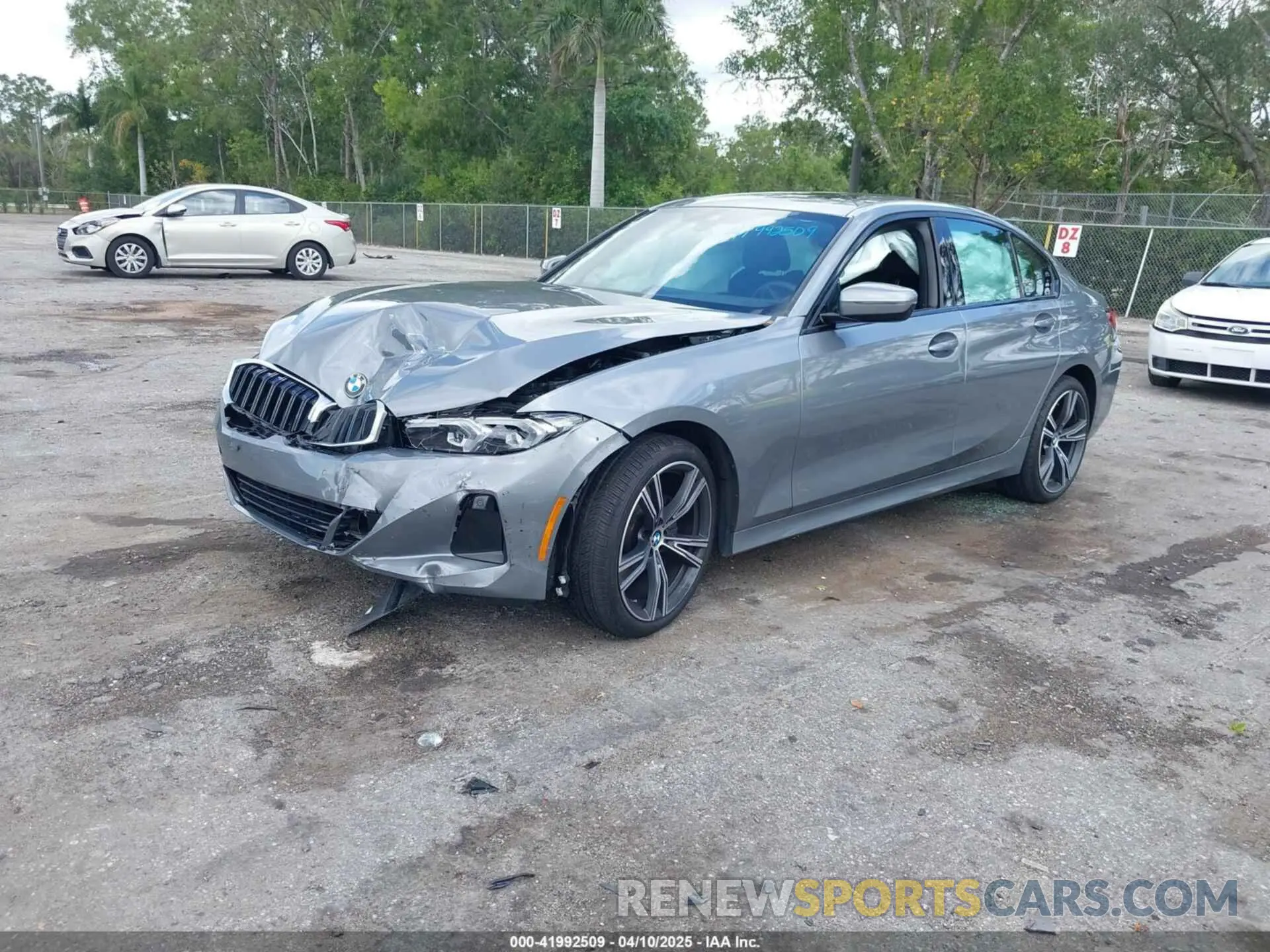 2 Фотография поврежденного автомобиля 3MW69FF00P8D61512 BMW 330I 2023