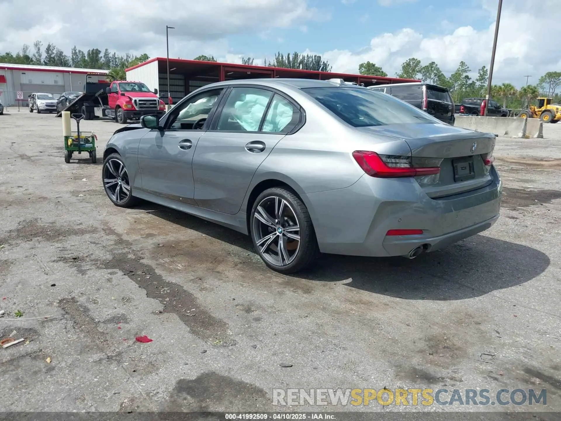 3 Фотография поврежденного автомобиля 3MW69FF00P8D61512 BMW 330I 2023