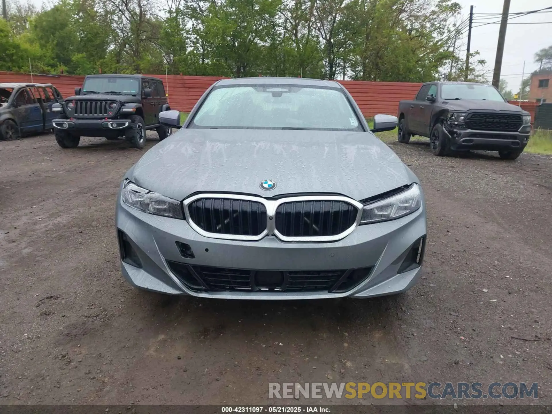 12 Фотография поврежденного автомобиля 3MW89FF01P8D20900 BMW 330I 2023