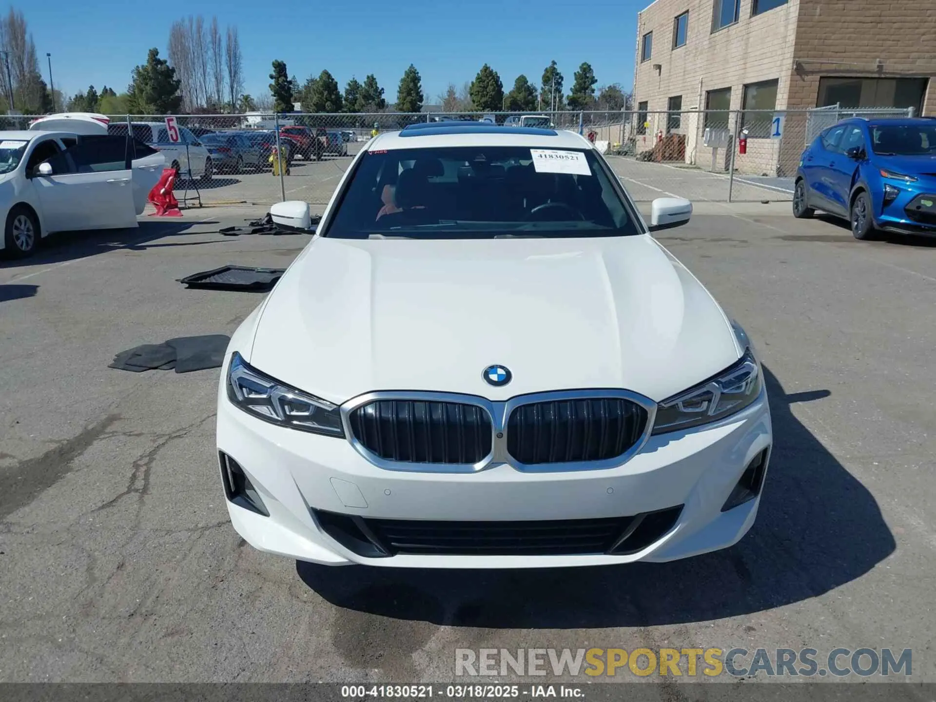 12 Фотография поврежденного автомобиля 3MW89FF04P8D43734 BMW 330I 2023