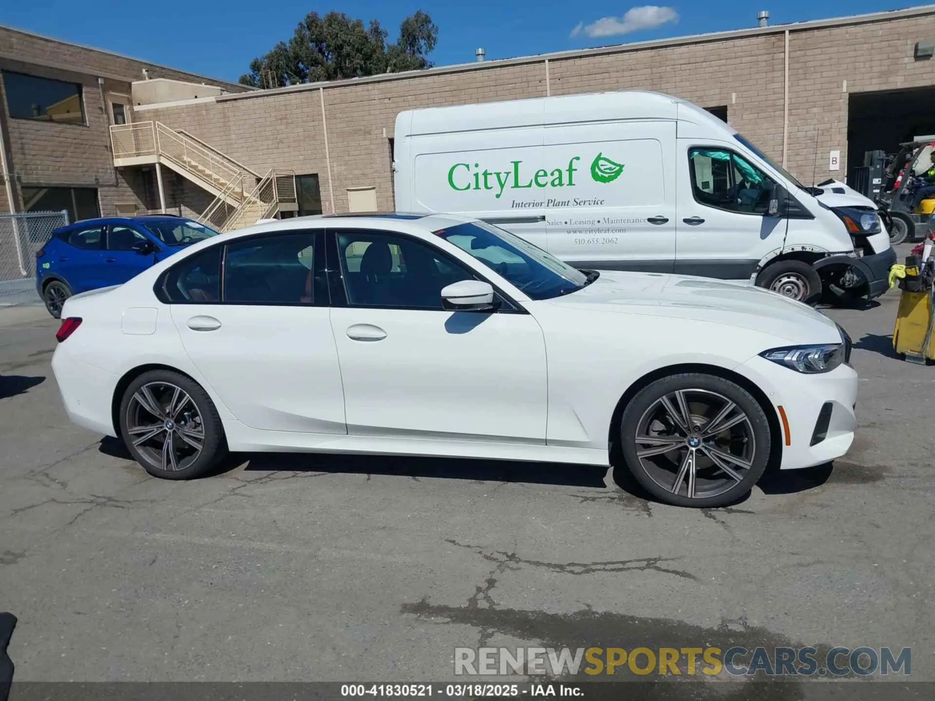 13 Фотография поврежденного автомобиля 3MW89FF04P8D43734 BMW 330I 2023