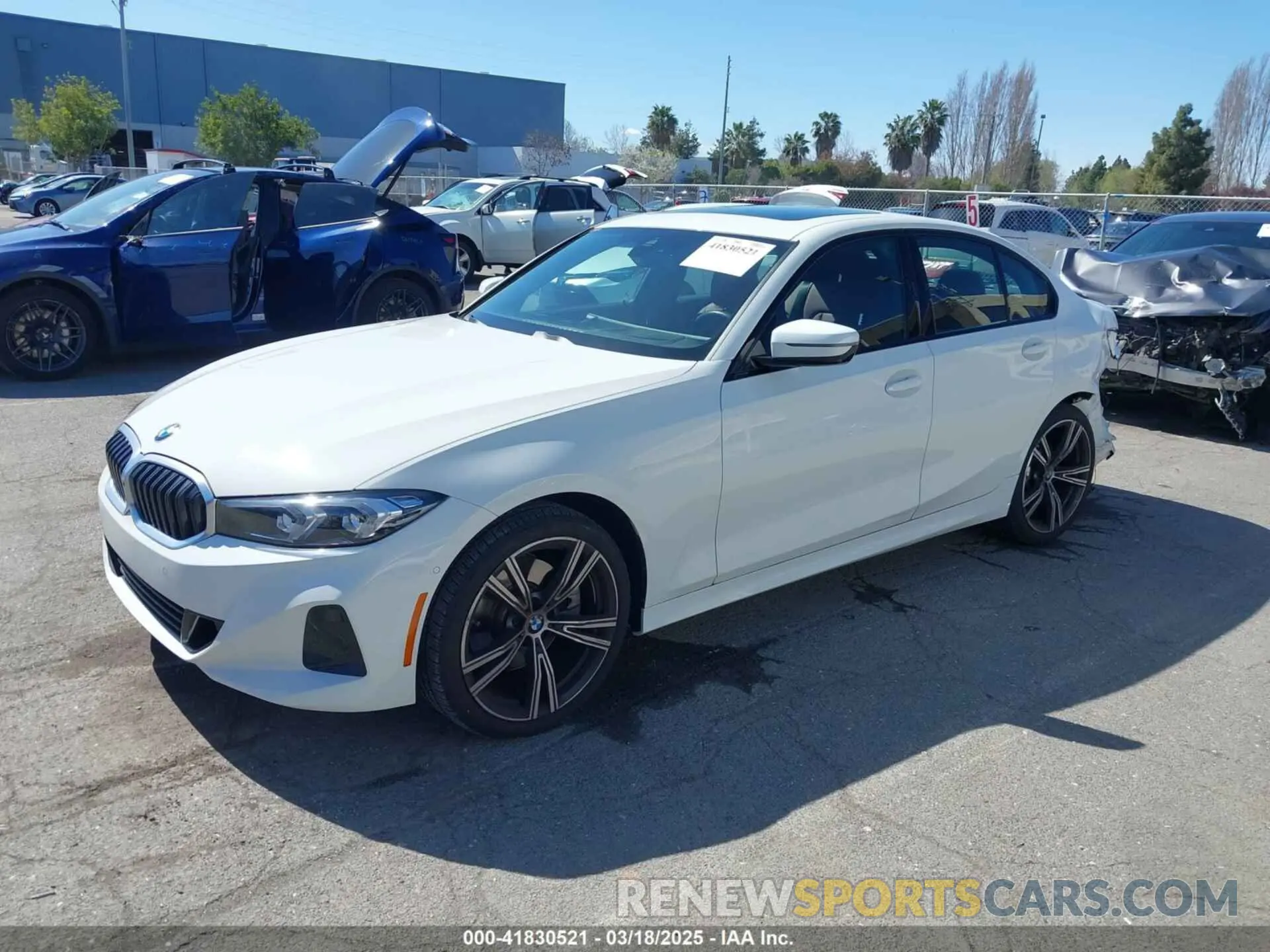 2 Фотография поврежденного автомобиля 3MW89FF04P8D43734 BMW 330I 2023