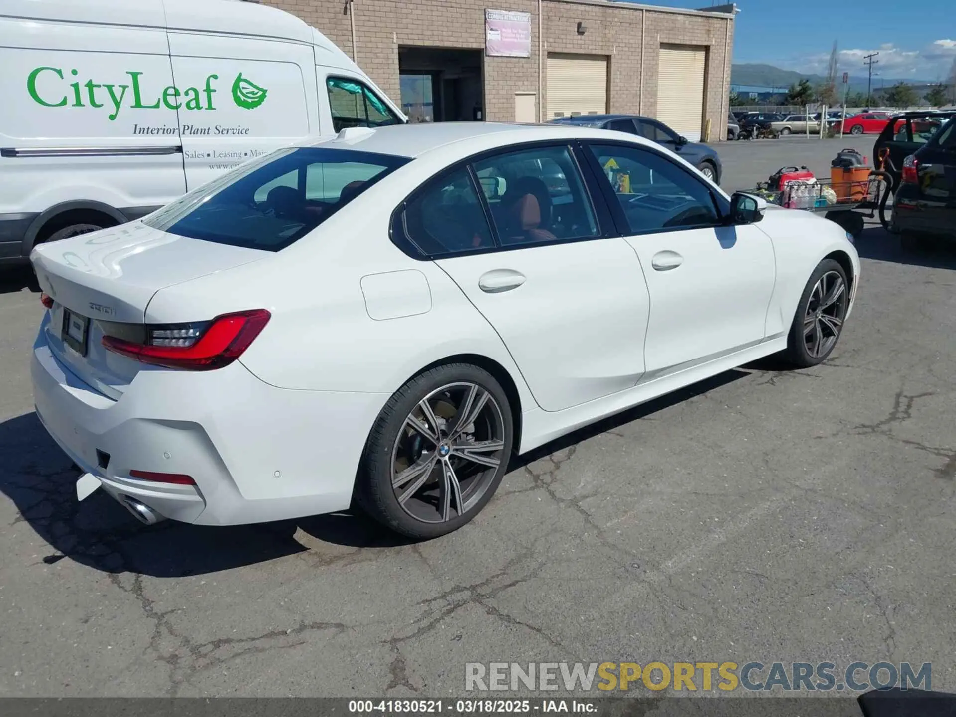 4 Фотография поврежденного автомобиля 3MW89FF04P8D43734 BMW 330I 2023