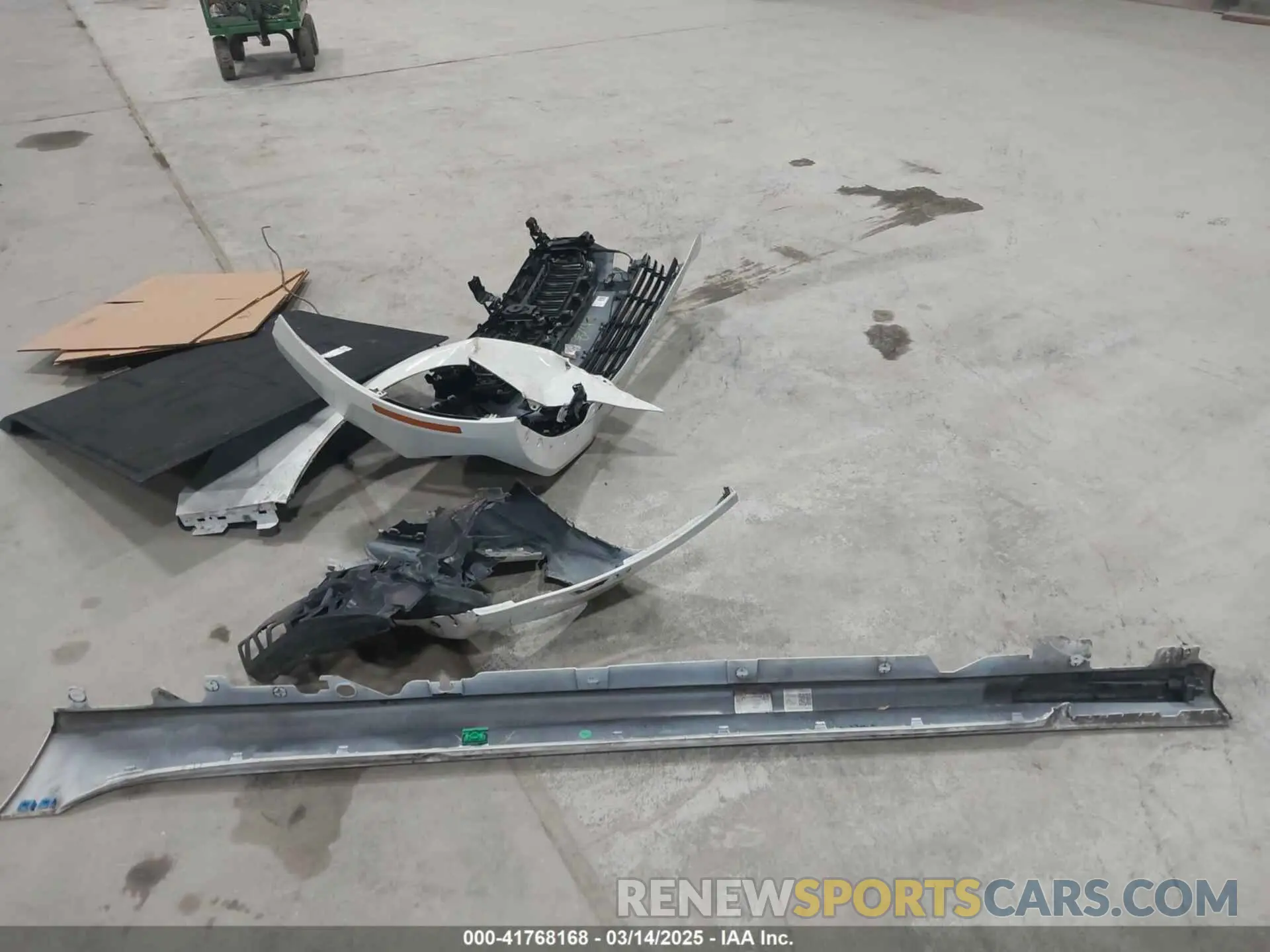 12 Фотография поврежденного автомобиля 3MW89FF04P8D68374 BMW 330I 2023