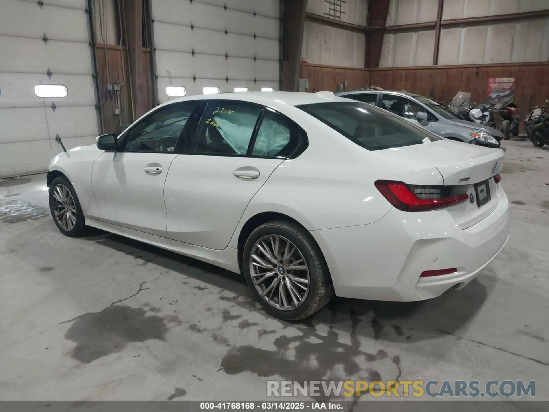 3 Фотография поврежденного автомобиля 3MW89FF04P8D68374 BMW 330I 2023