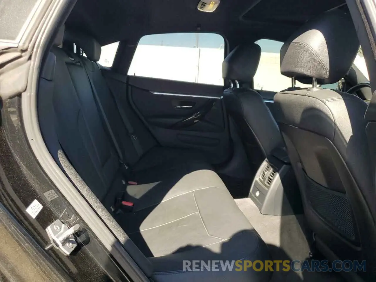 10 Photograph of a damaged car WBA4J1C55KBM15430 BMW 4 SERIES 2019
