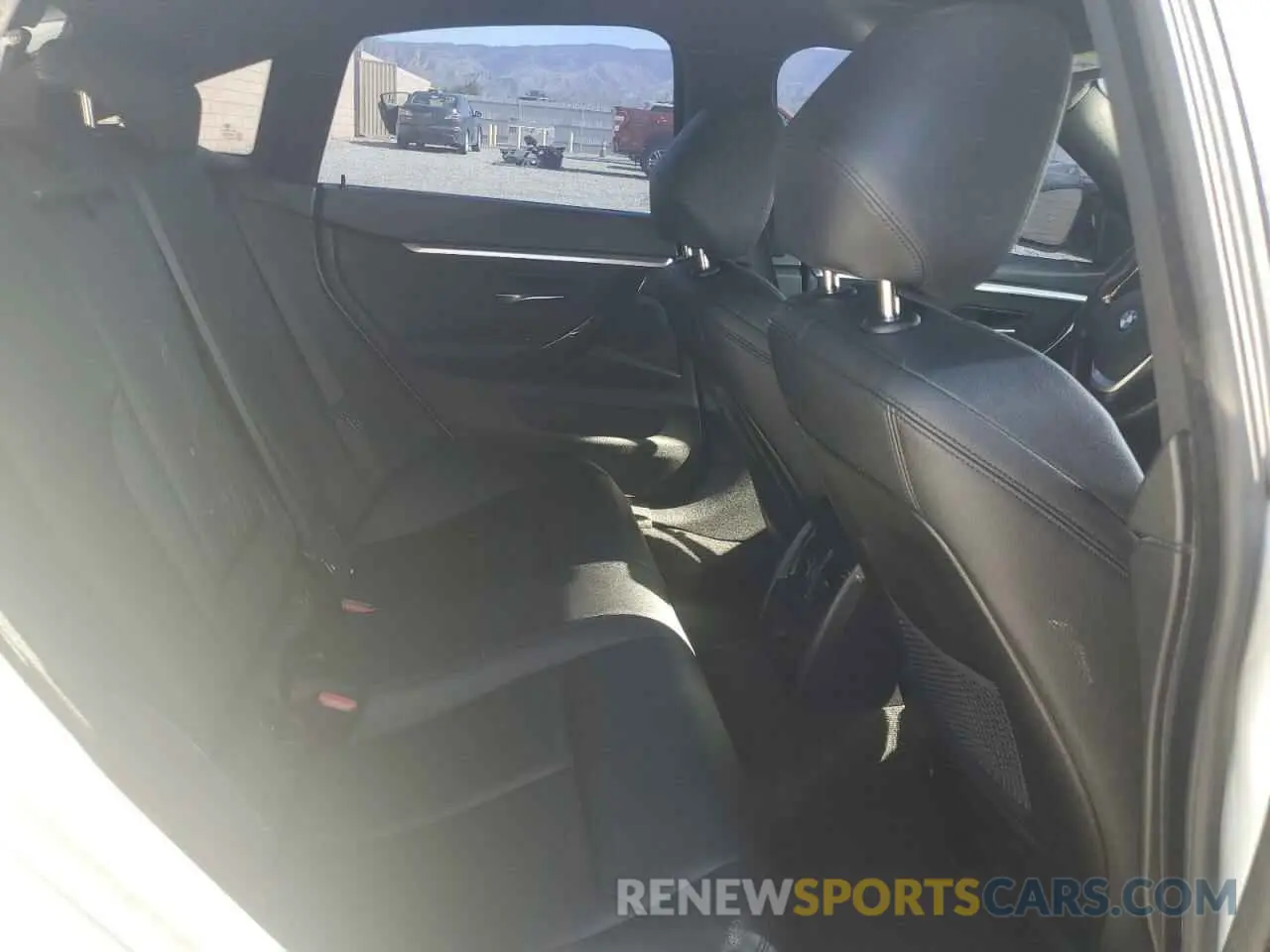 10 Photograph of a damaged car WBA4J1C56KBM16117 BMW 4 SERIES 2019