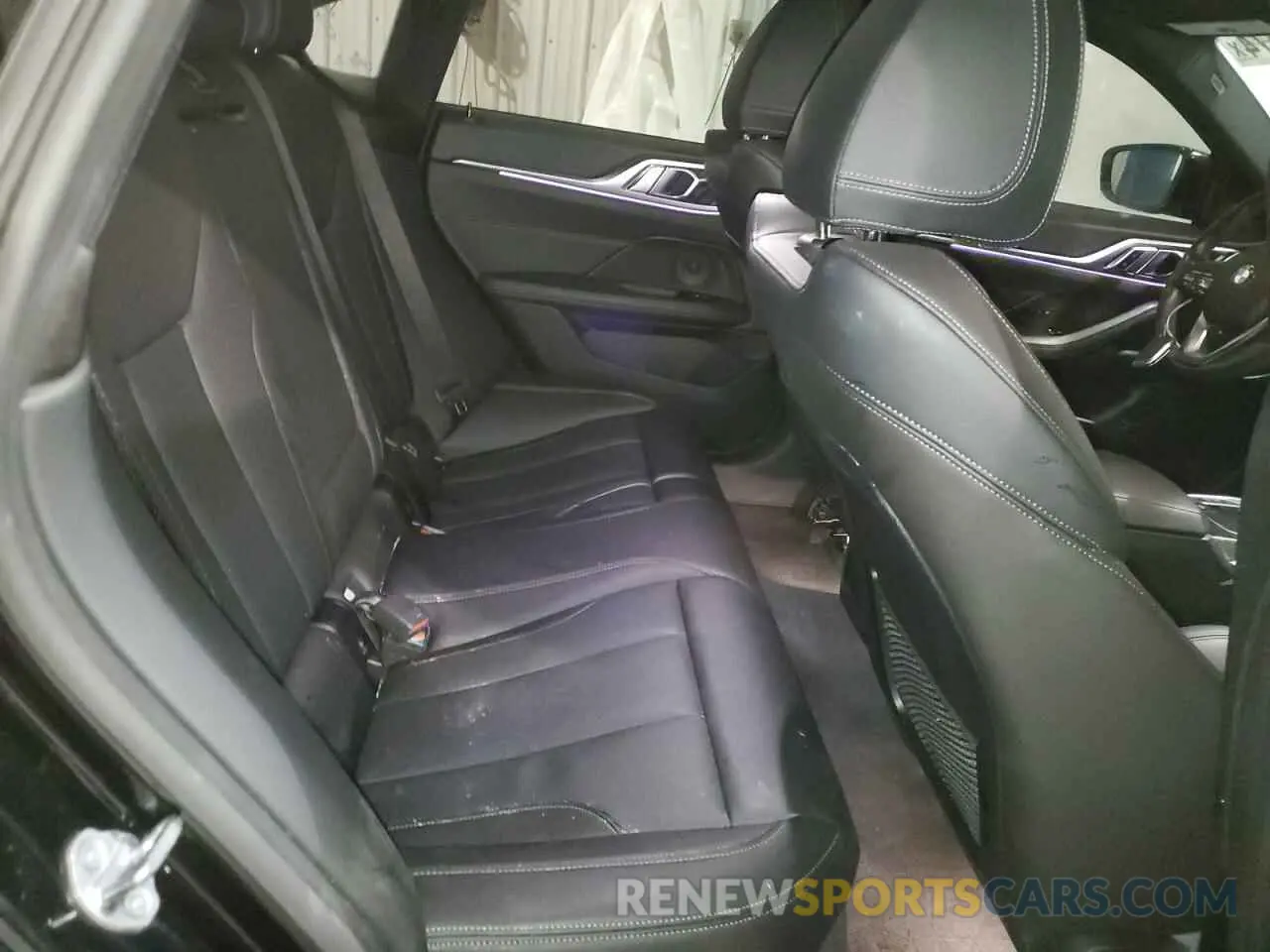 11 Photograph of a damaged car WBA63AV08NFM16380 BMW 4 SERIES 2022
