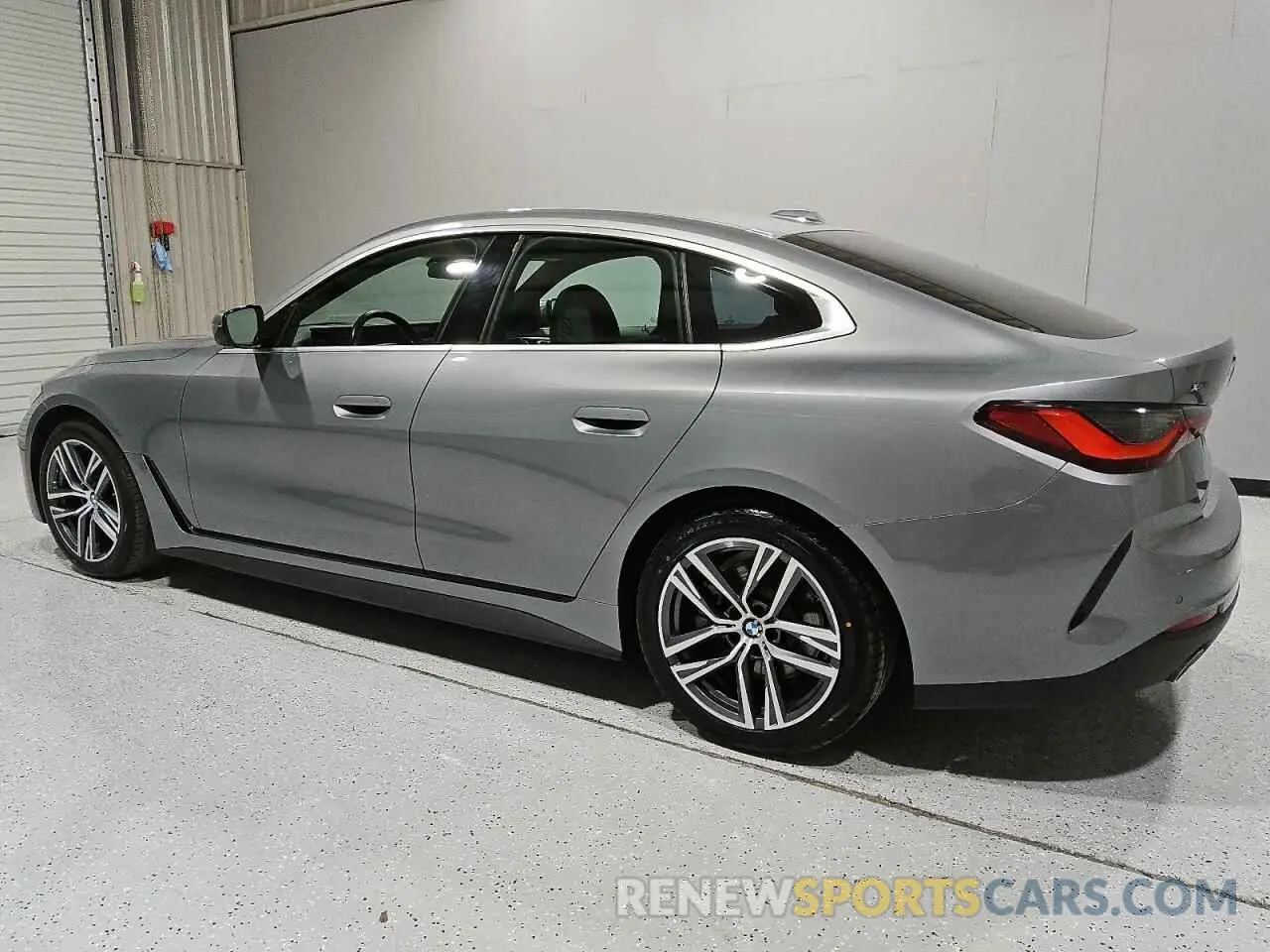 2 Фотография поврежденного автомобиля WBA73AV09RFS86054 BMW 4 SERIES 2024