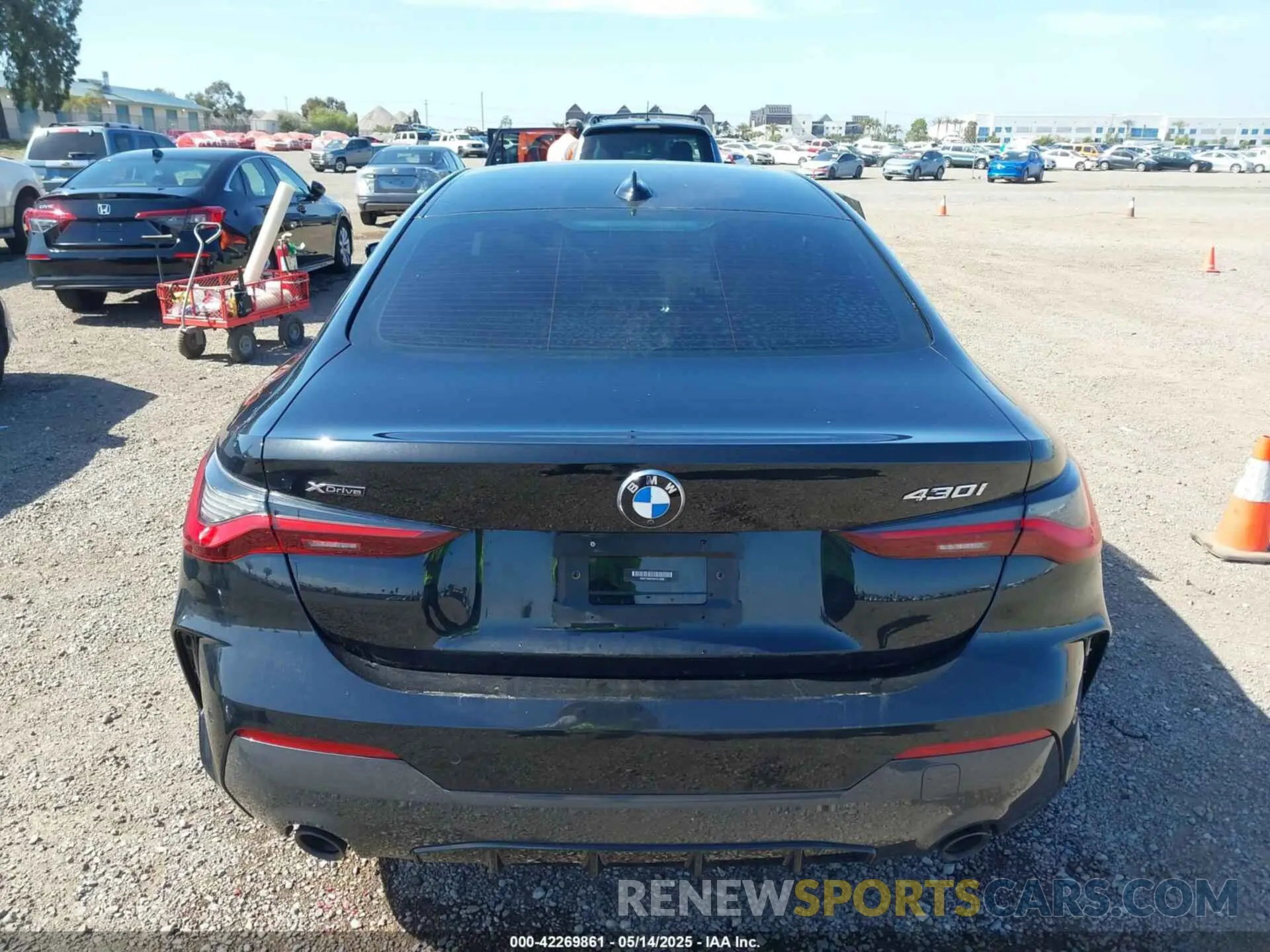 16 Photograph of a damaged car WBA73AP01MCG12892 BMW 430I 2021