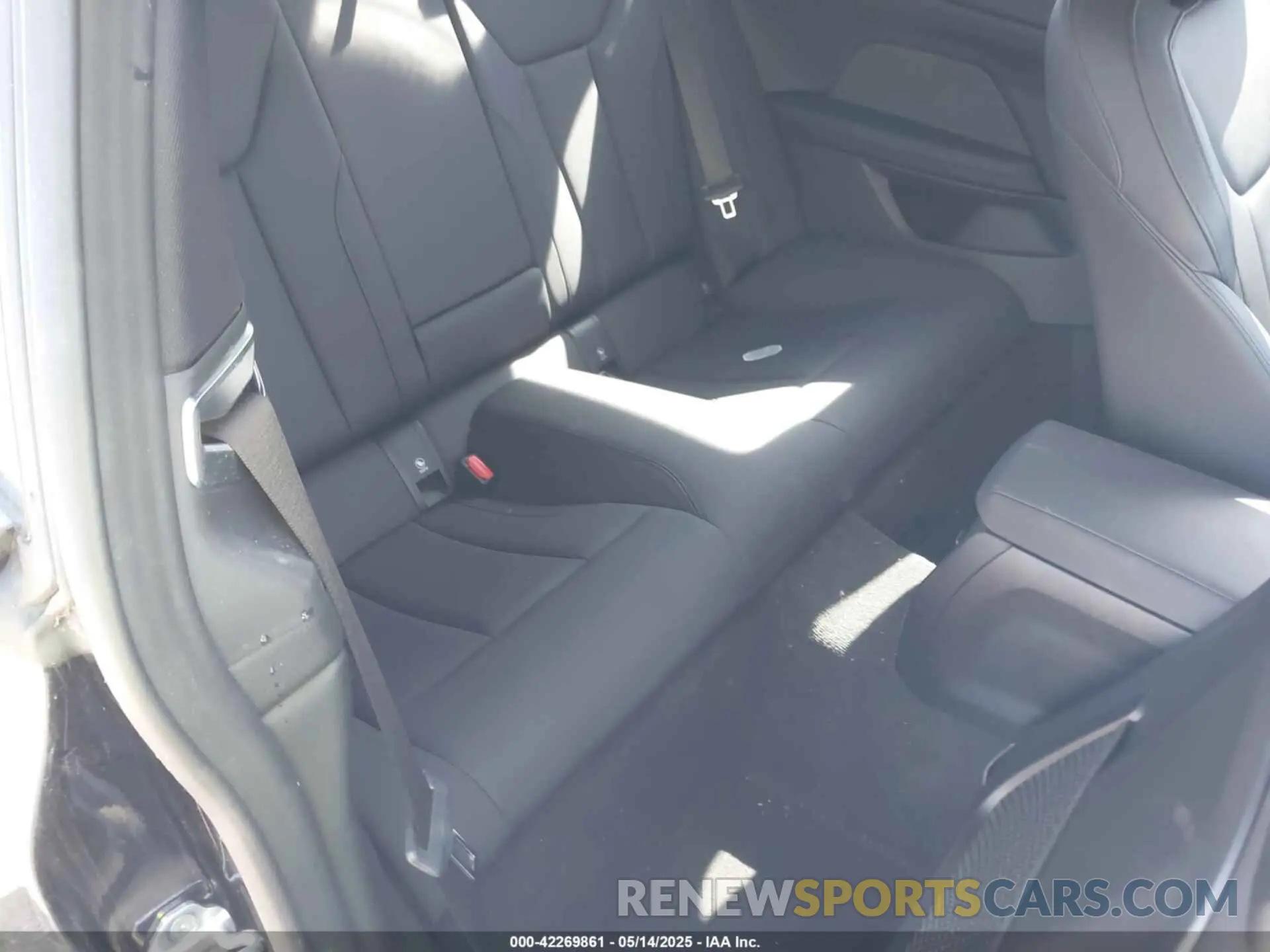 8 Photograph of a damaged car WBA73AP01MCG12892 BMW 430I 2021