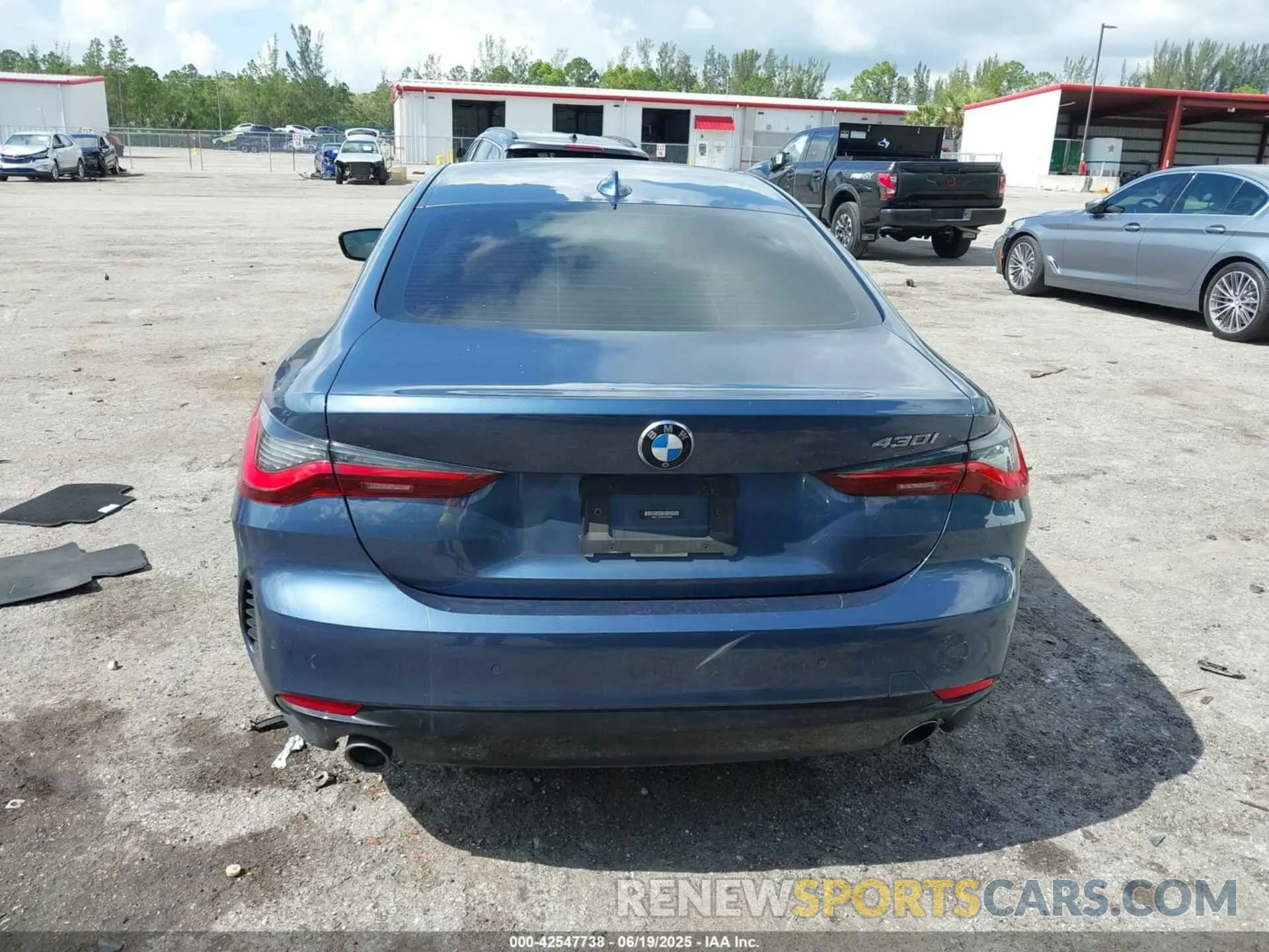 16 Photograph of a damaged car WBA53AP04NCH79918 BMW 430I 2022