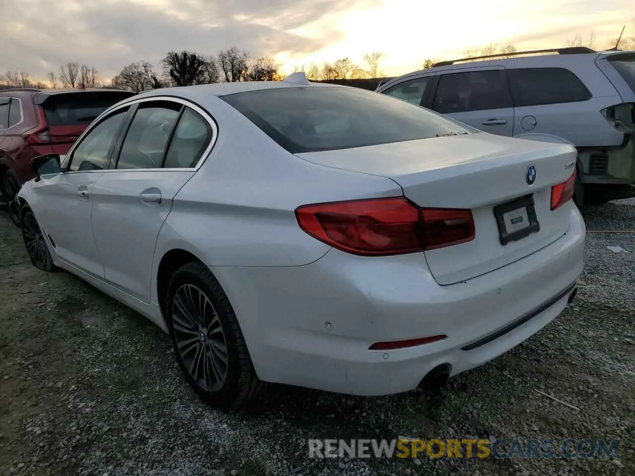 2 Фотография поврежденного автомобиля WBAJA5C52KBX87642 BMW 5 SERIES 2019