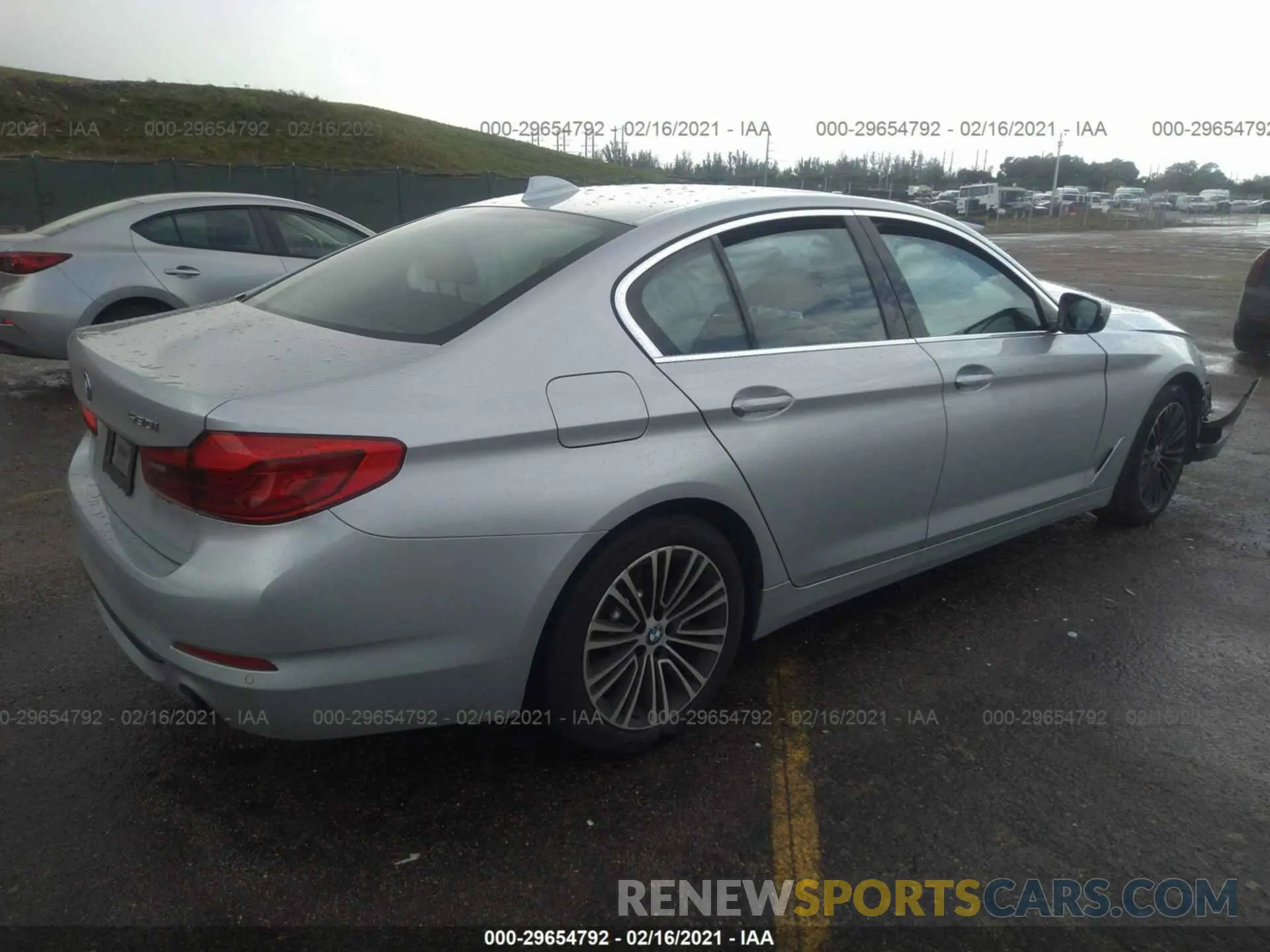 4 Photograph of a damaged car WBAJA5C55KBX86498 BMW 5 SERIES 2019
