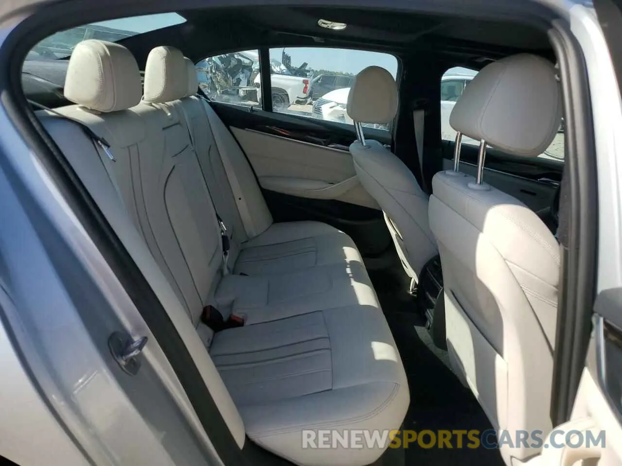 10 Фотография поврежденного автомобиля WBAJA5C55KWW09510 BMW 5 SERIES 2019