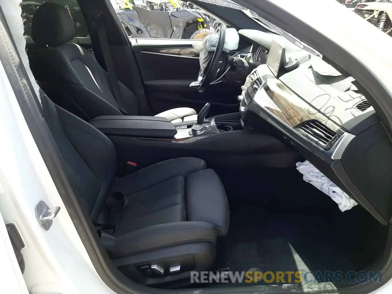 5 Photograph of a damaged car WBAJA5C57KWW09251 BMW 5 SERIES 2019