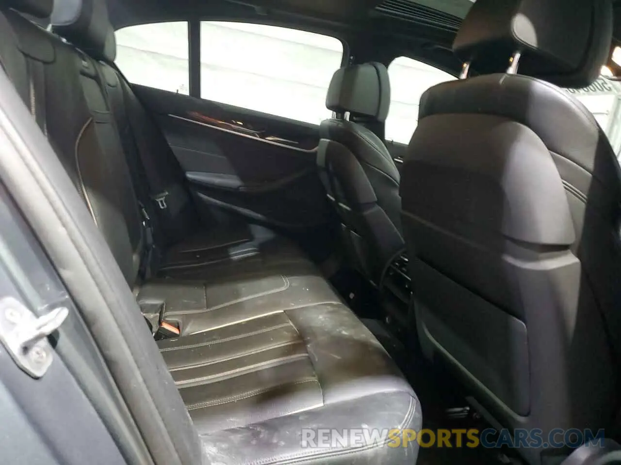 10 Photograph of a damaged car WBAJA7C50KWW09782 BMW 5 SERIES 2019