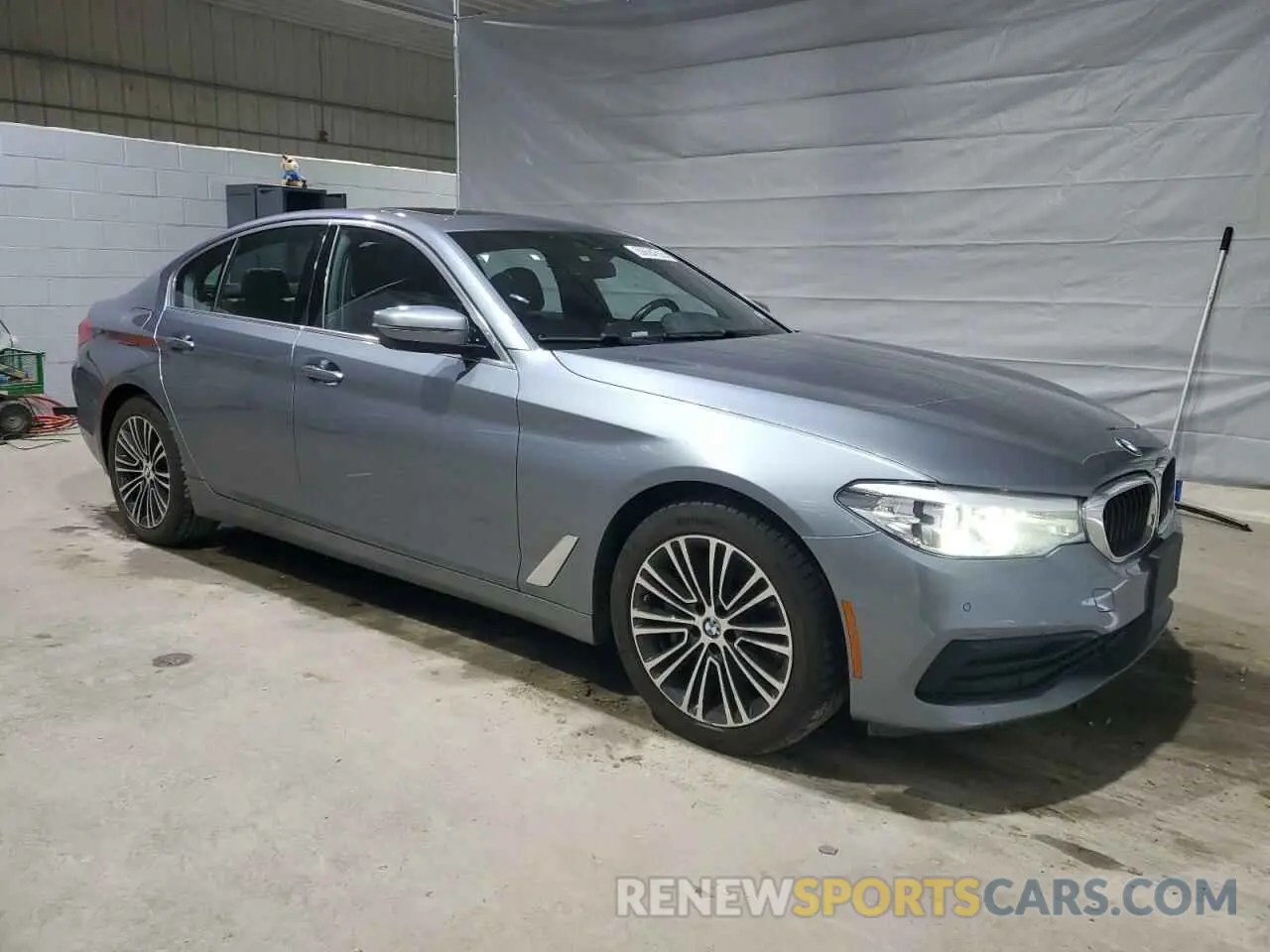 4 Photograph of a damaged car WBAJA7C50KWW09782 BMW 5 SERIES 2019