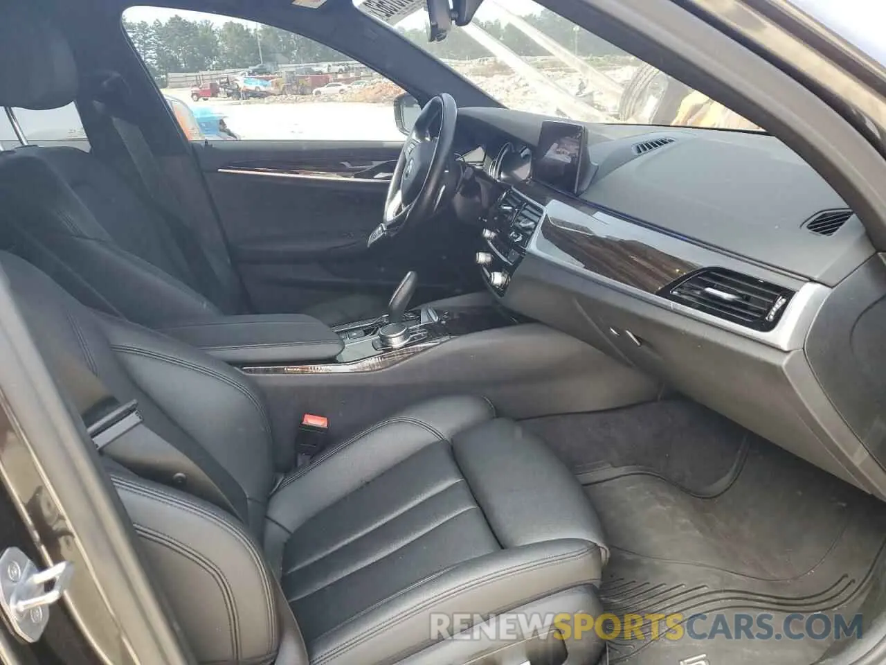 5 Photograph of a damaged car WBAJA7C53KWW08030 BMW 5 SERIES 2019