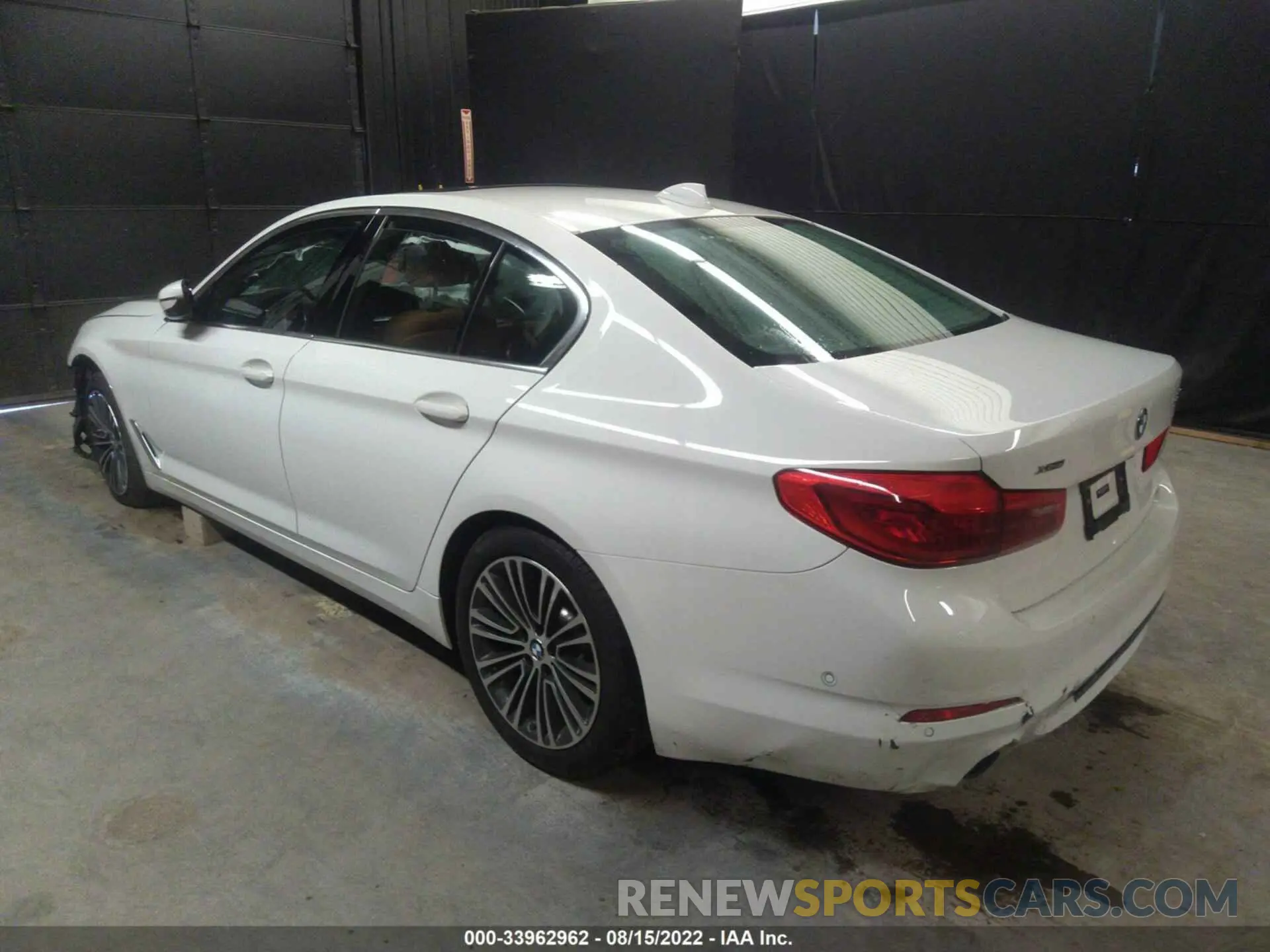 3 Фотография поврежденного автомобиля WBAJA7C55KWW28117 BMW 5 SERIES 2019