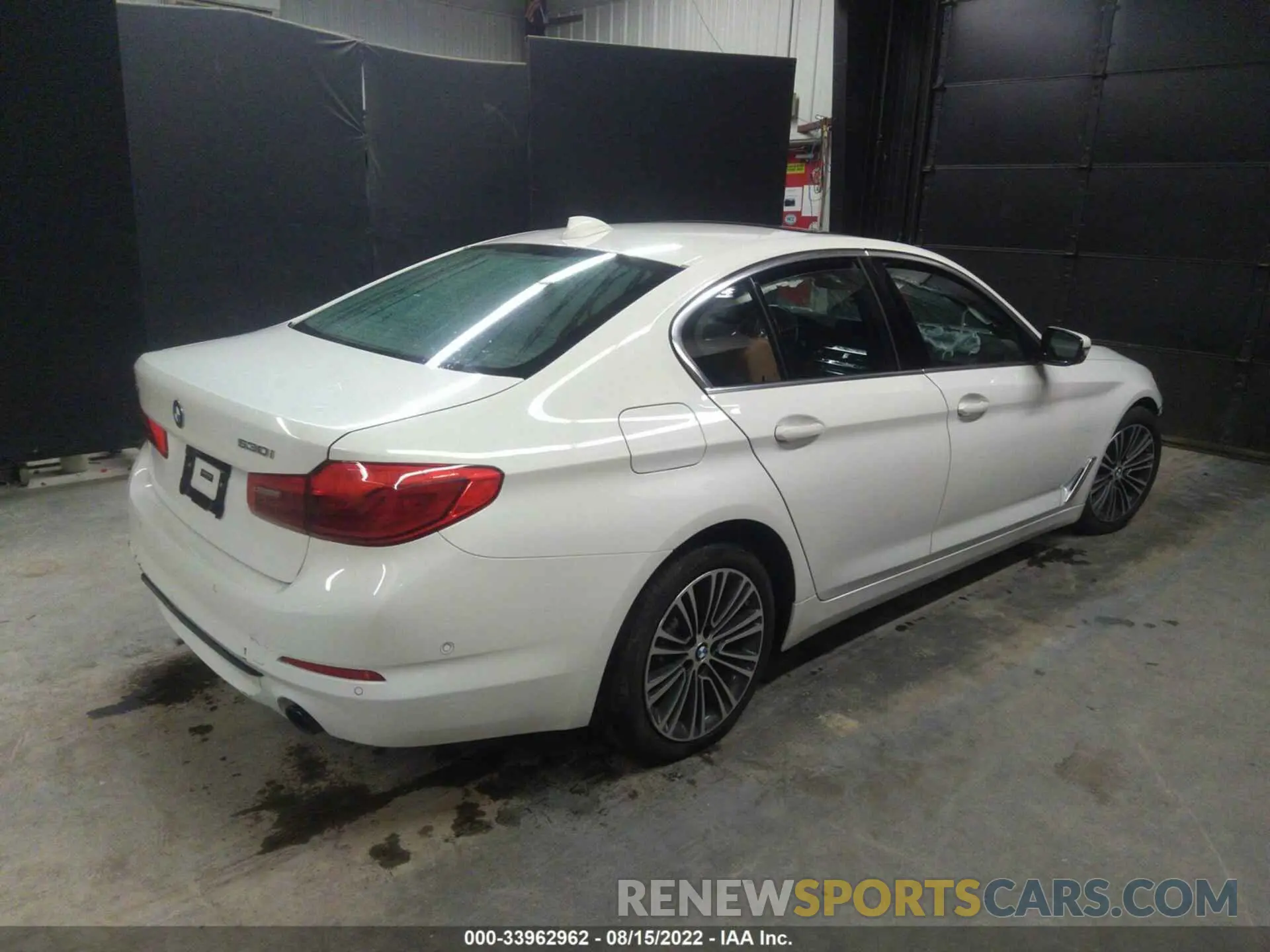4 Фотография поврежденного автомобиля WBAJA7C55KWW28117 BMW 5 SERIES 2019