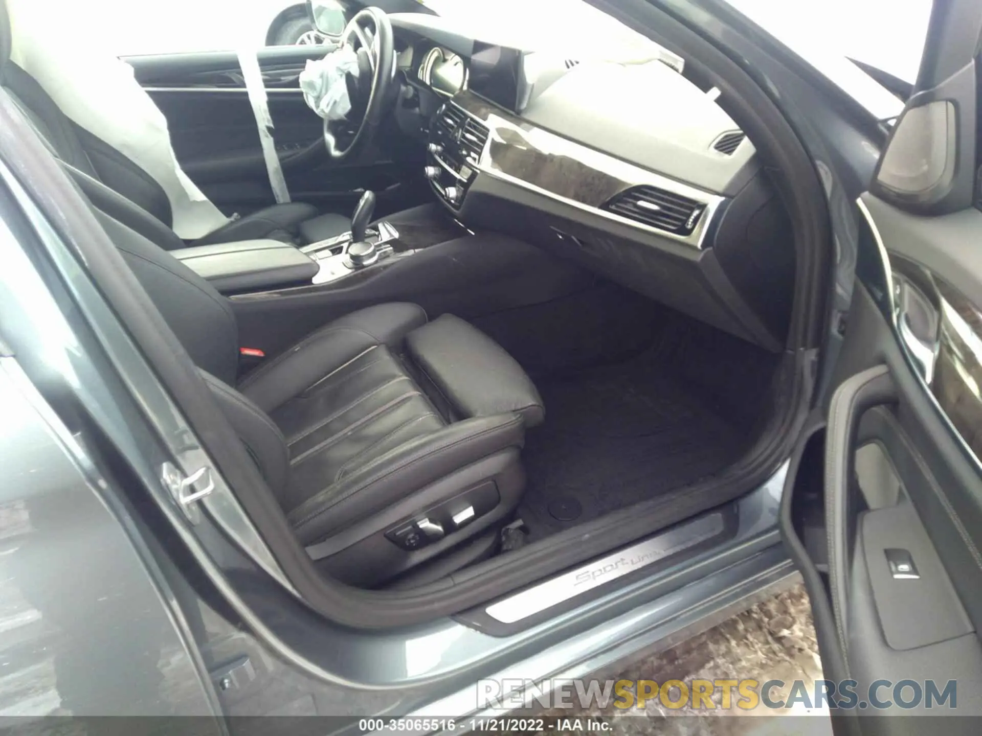 5 Photograph of a damaged car WBAJA7C57KWW20679 BMW 5 SERIES 2019