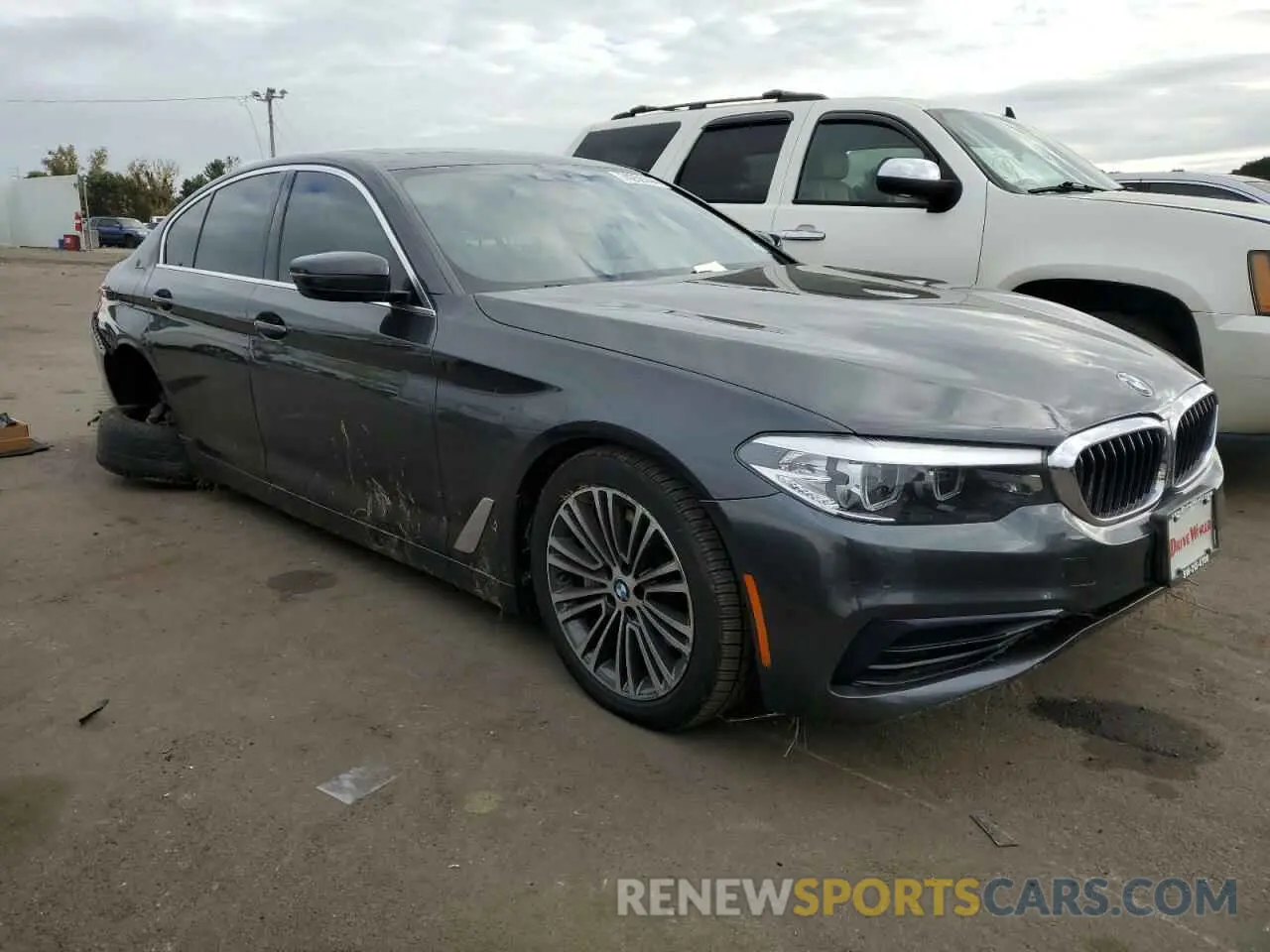 4 Photograph of a damaged car WBAJA7C58KWC78243 BMW 5 SERIES 2019
