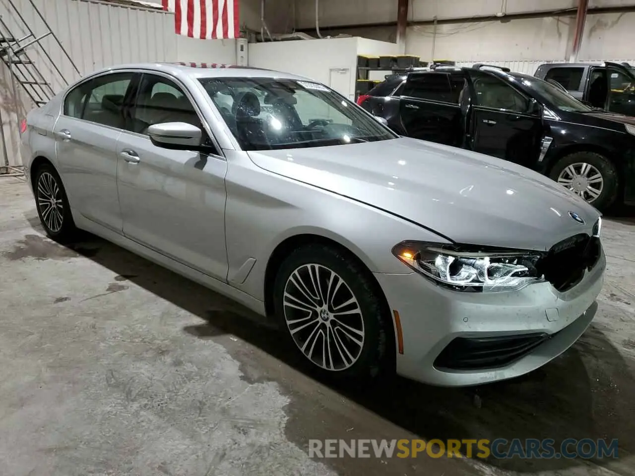 4 Фотография поврежденного автомобиля WBAJA7C58KWW40228 BMW 5 SERIES 2019