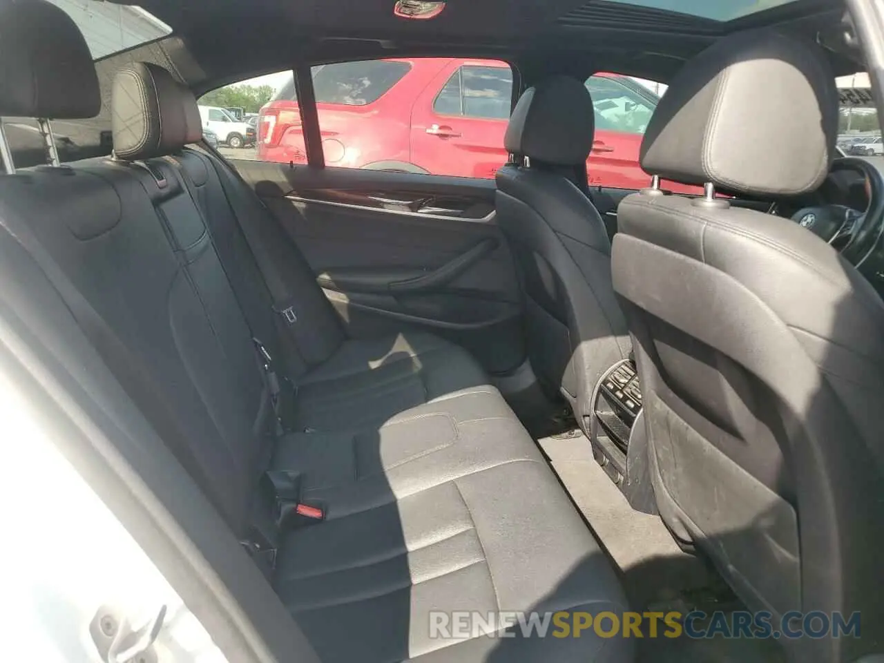 10 Photograph of a damaged car WBAJA7C59KG909766 BMW 5 SERIES 2019