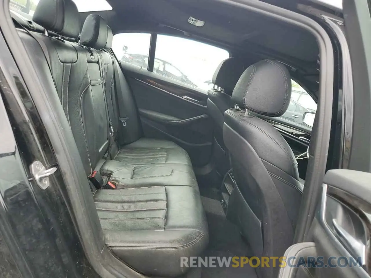 10 Photograph of a damaged car WBAJA7C59KWW18612 BMW 5 SERIES 2019